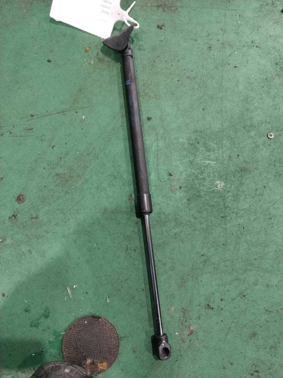 5062003700 背门右侧气弹簧