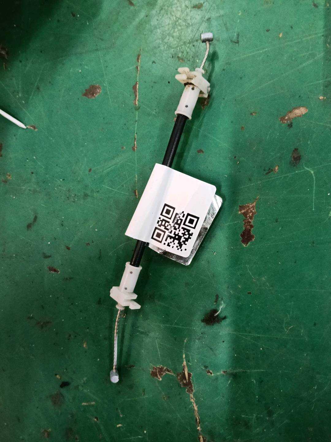 LR025545 前门内拉手锁止拉线（左）