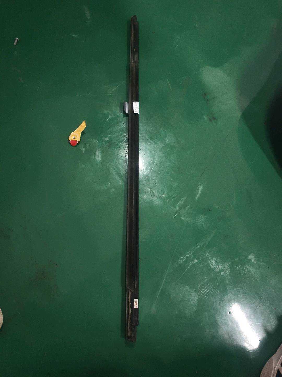 84092855 后门玻璃压条(右外)