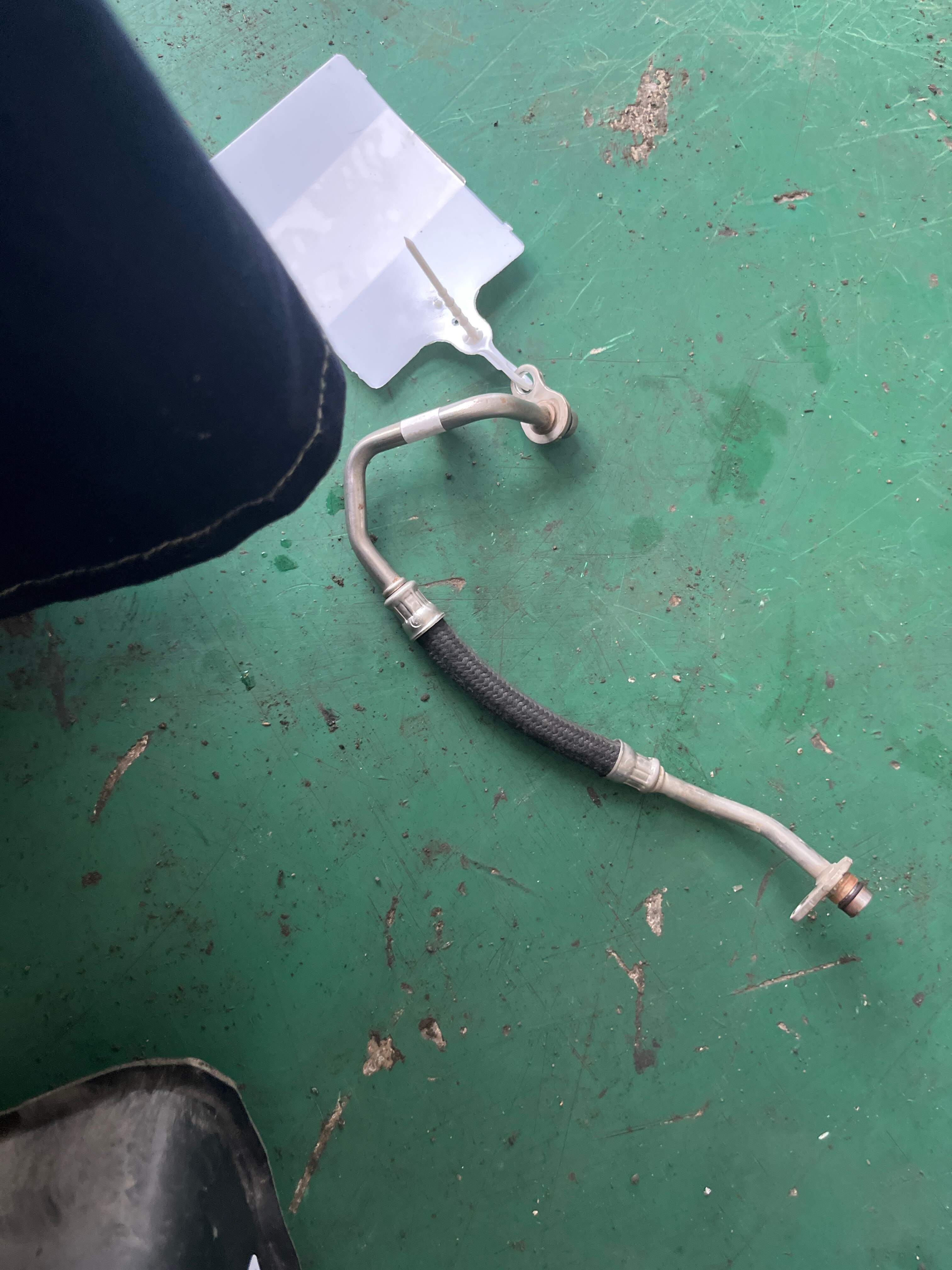 11428616177 涡轮增压器进油管
