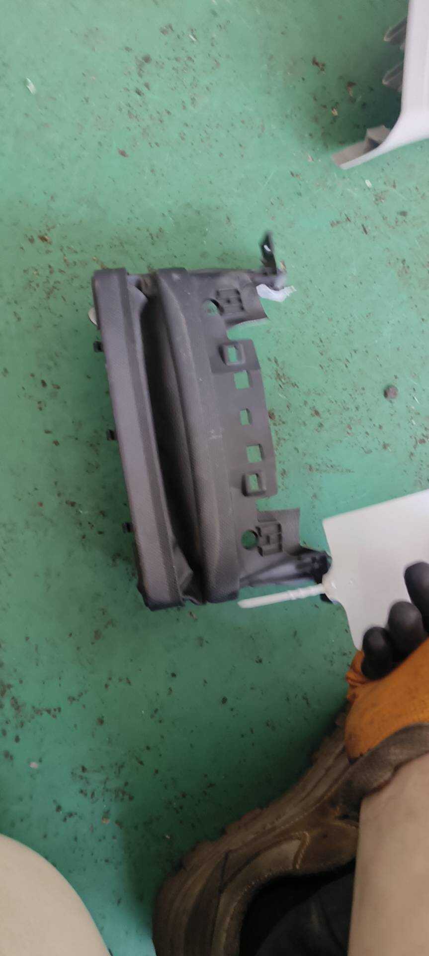 YL020691ZD 转向管柱护罩