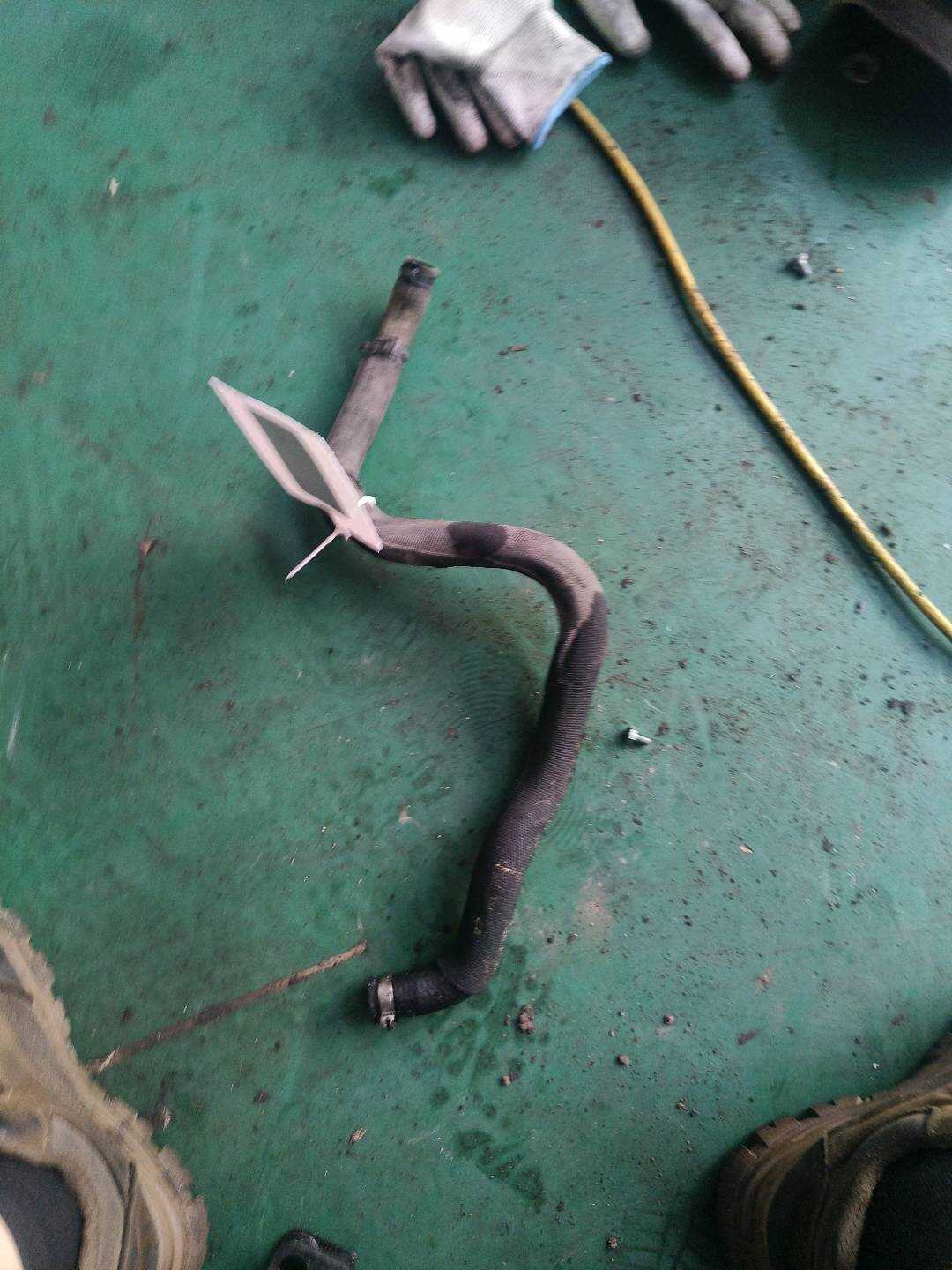 8R0422887B 转向助力泵进油管