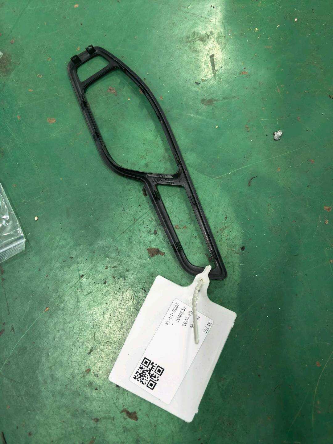LR028044 Front Door Inner Handle Frame, Left