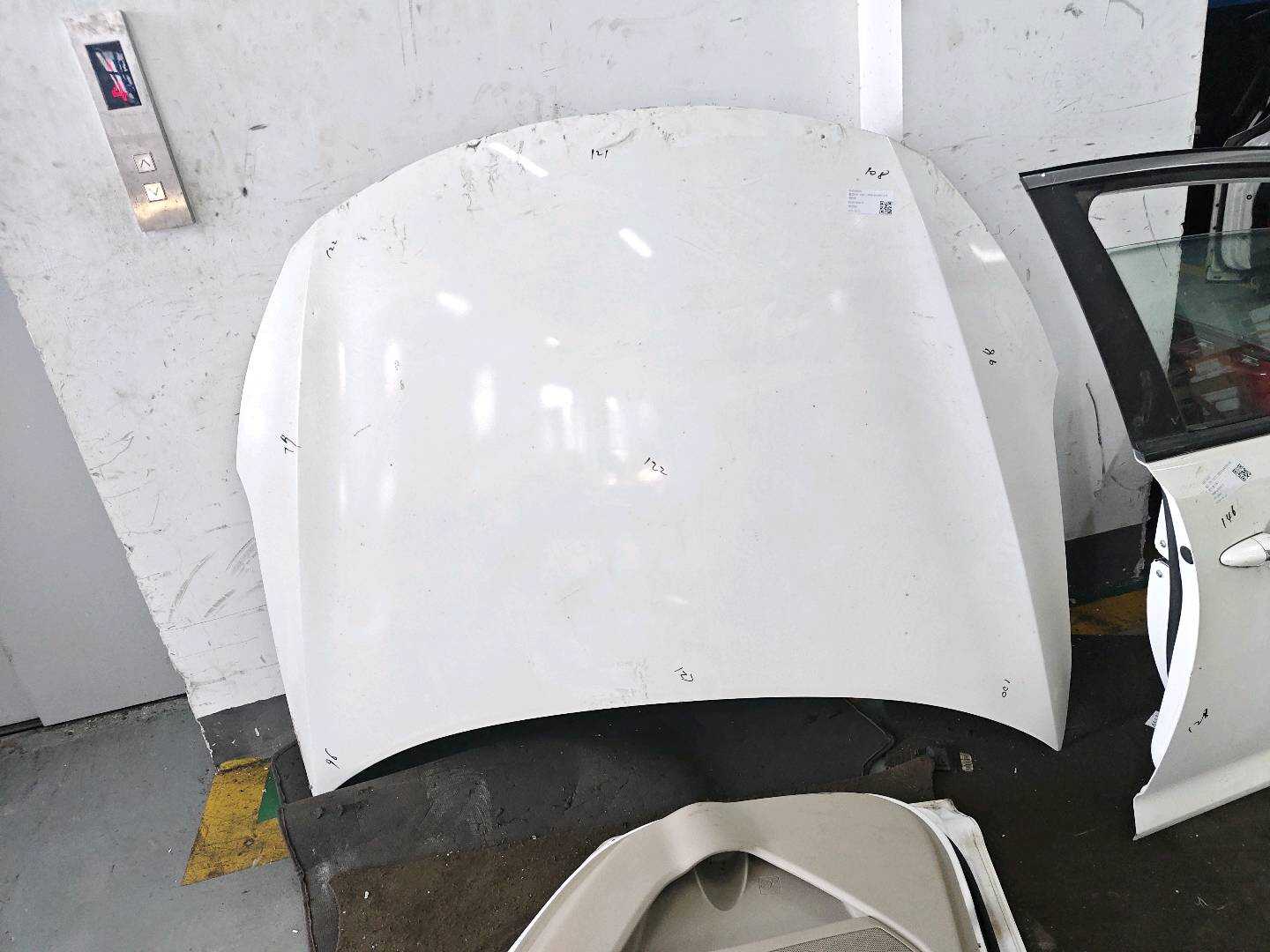 664004M000 Front Hood