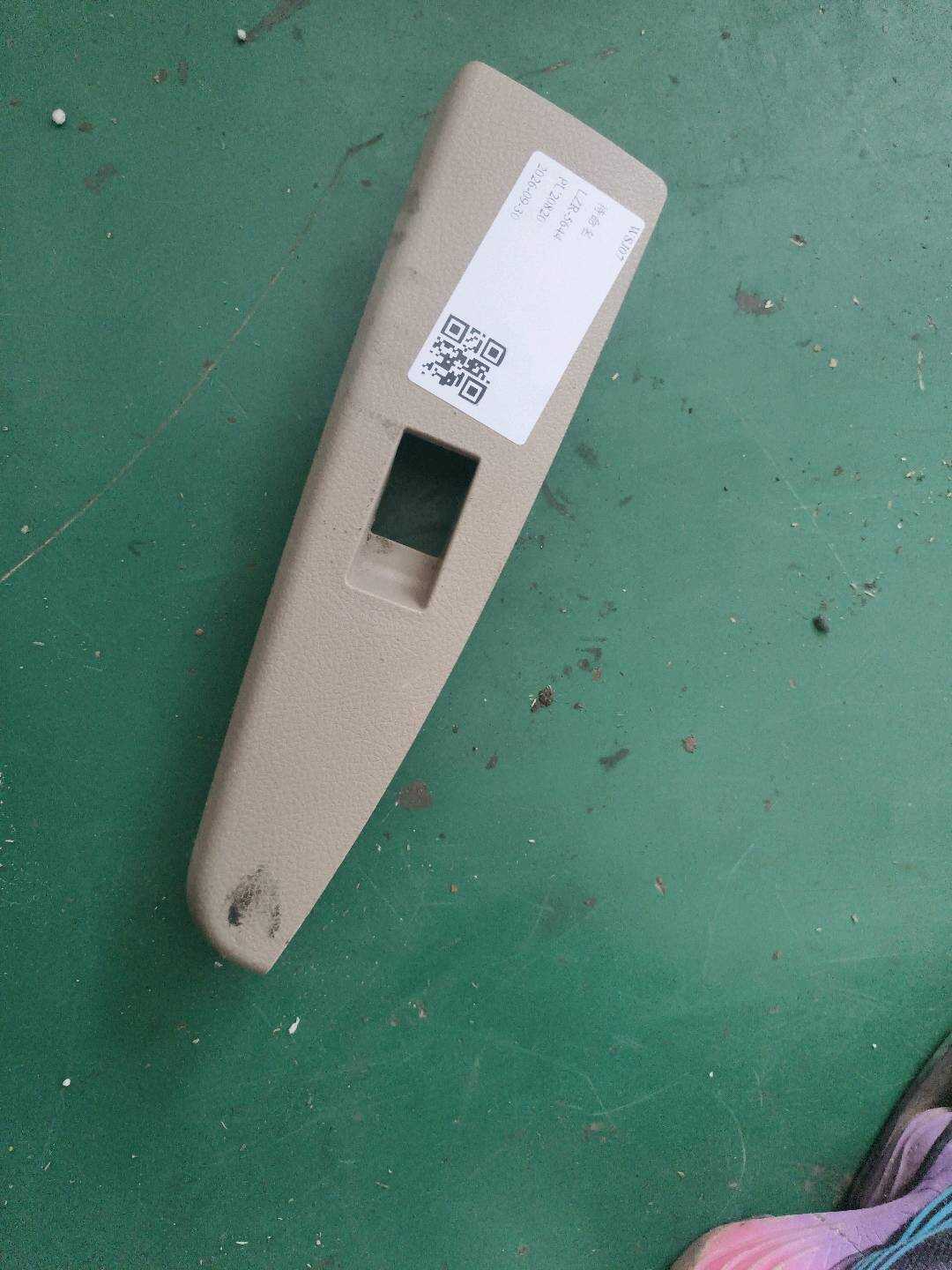 7427248040 后门玻璃升降开关装饰板(左)