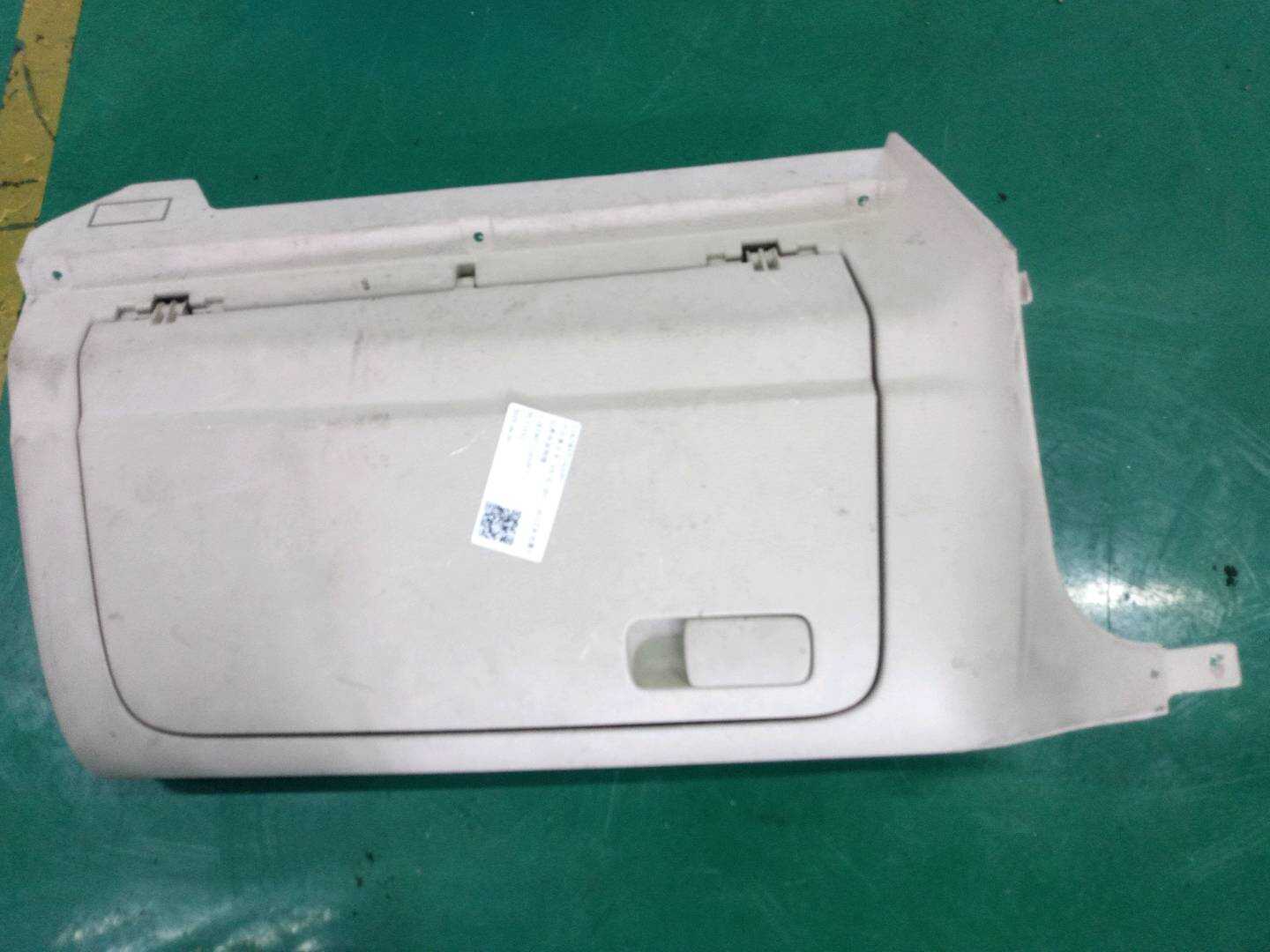 L1KD857114A95T 仪表台杂物箱