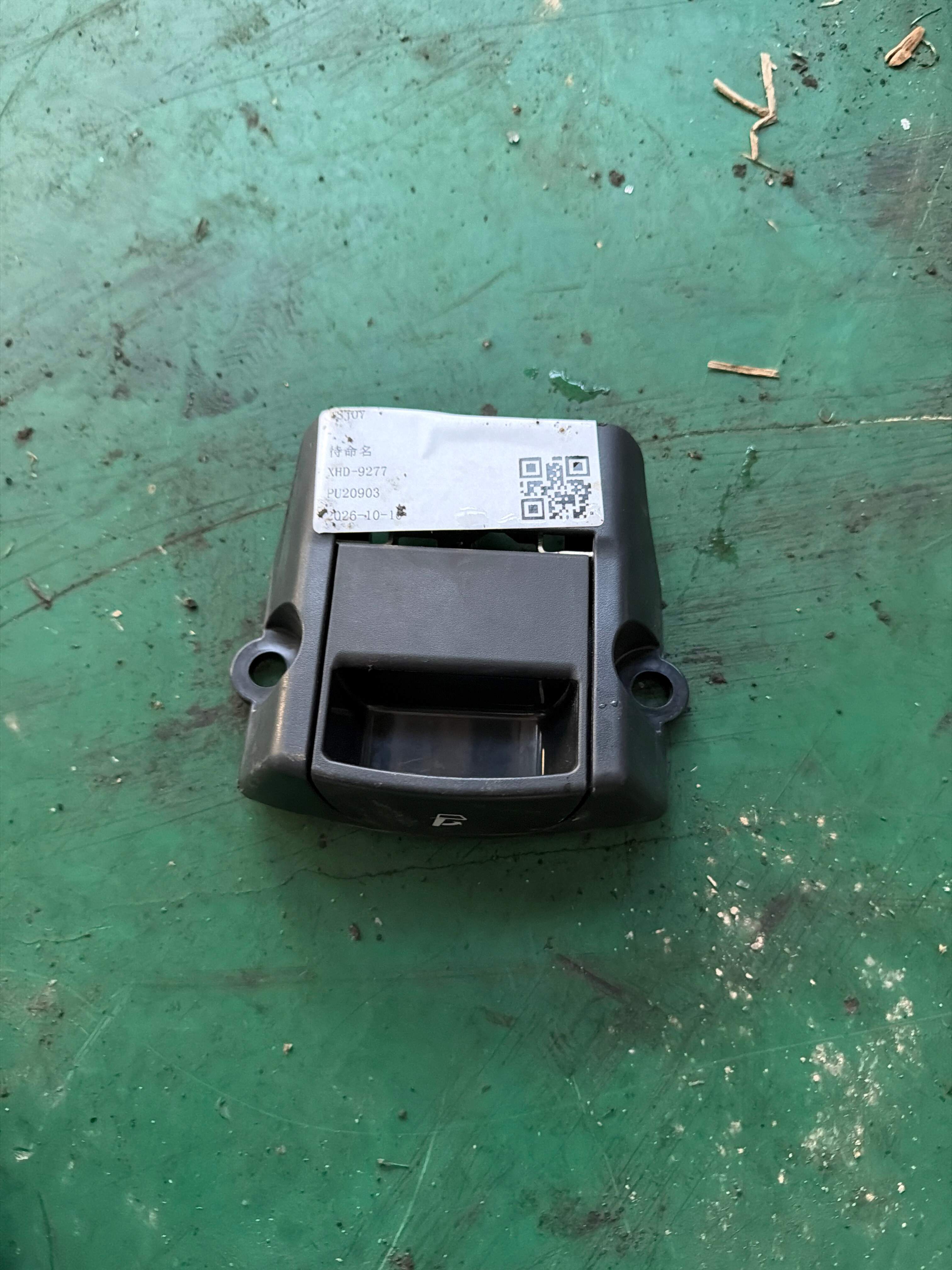 82223TL0G01ZA 后排座椅锁扣（右）