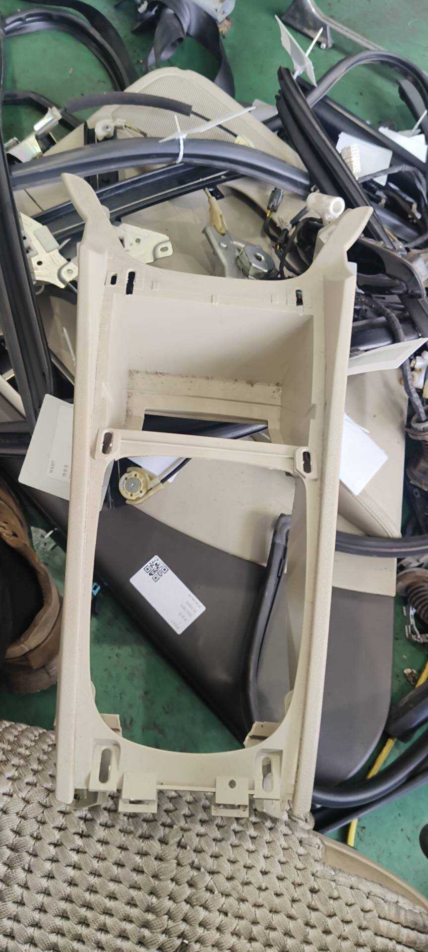 26202008 Center Console Trim Panel, Rear