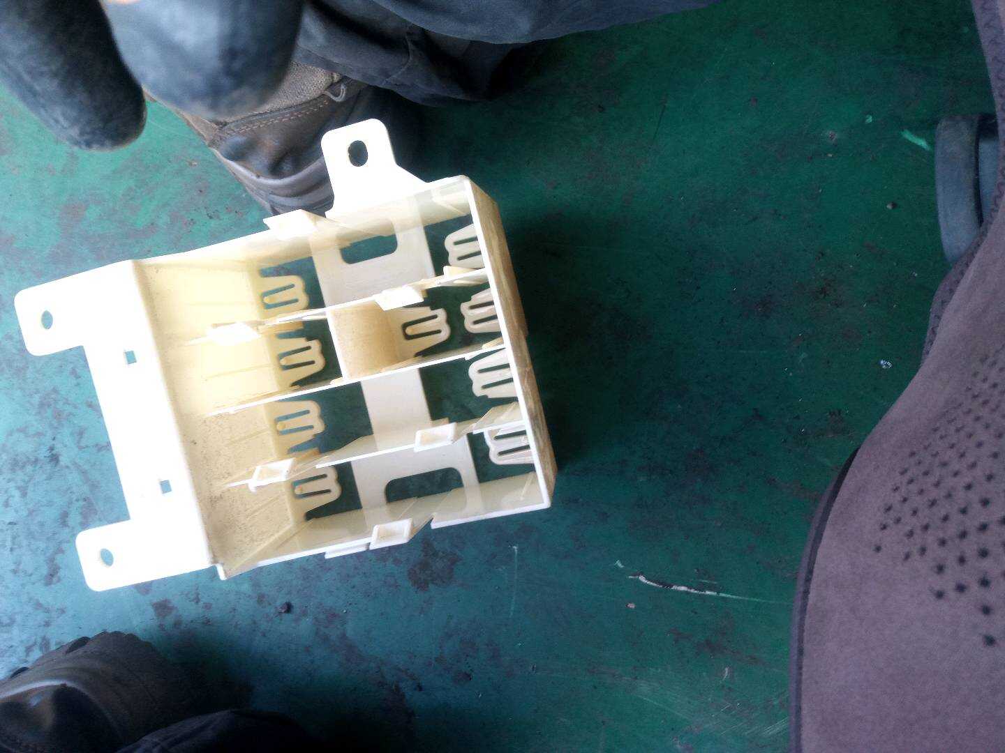 61356960333 控制单元支座 行李箱