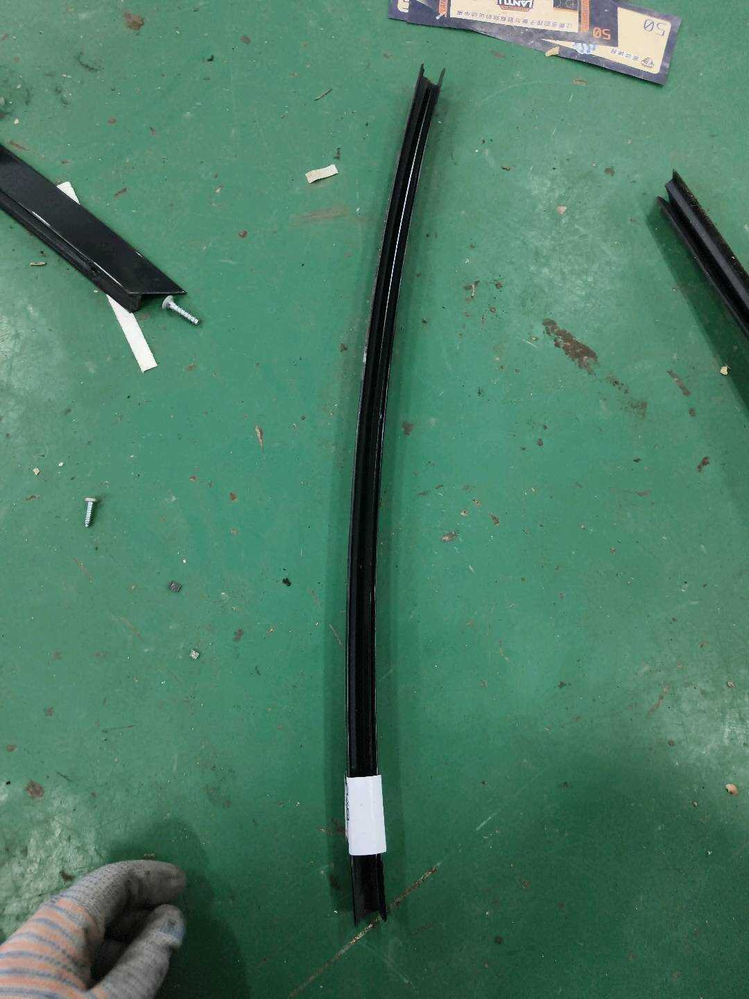51357335617 饰板 窗梁 左