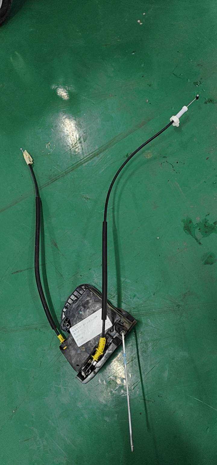 13533585 Front Door Lock Mechanism, Left