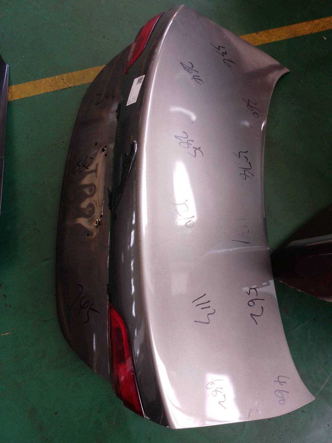 C2Z1292 尾盖总成