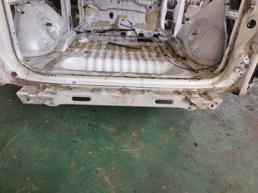 T115100810DY 后底板后横梁总成