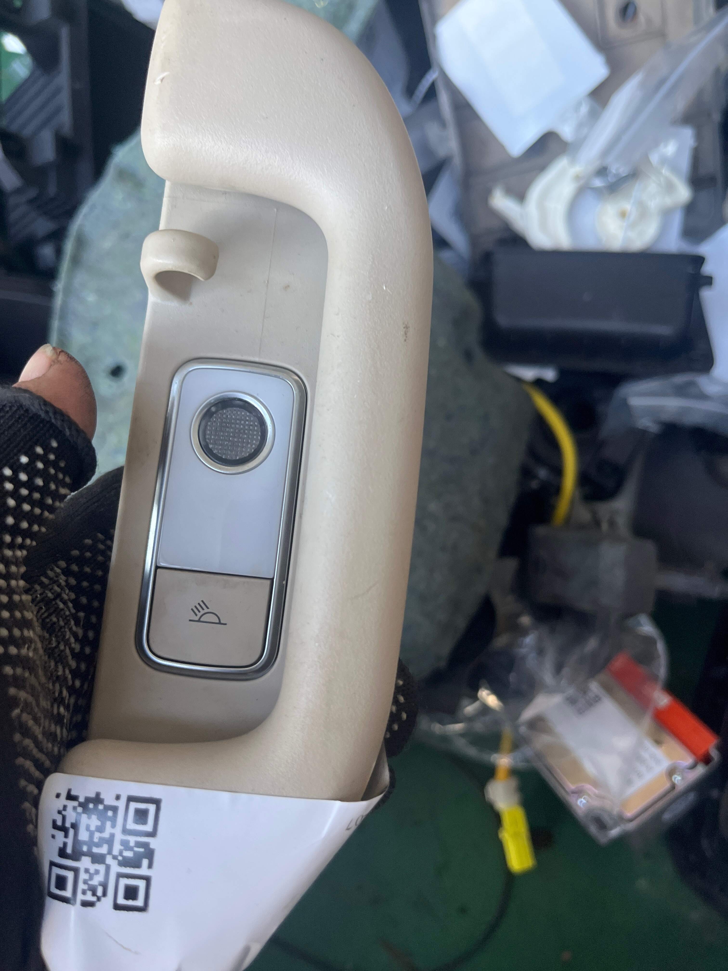 MEF8215020 右车顶拉手总成