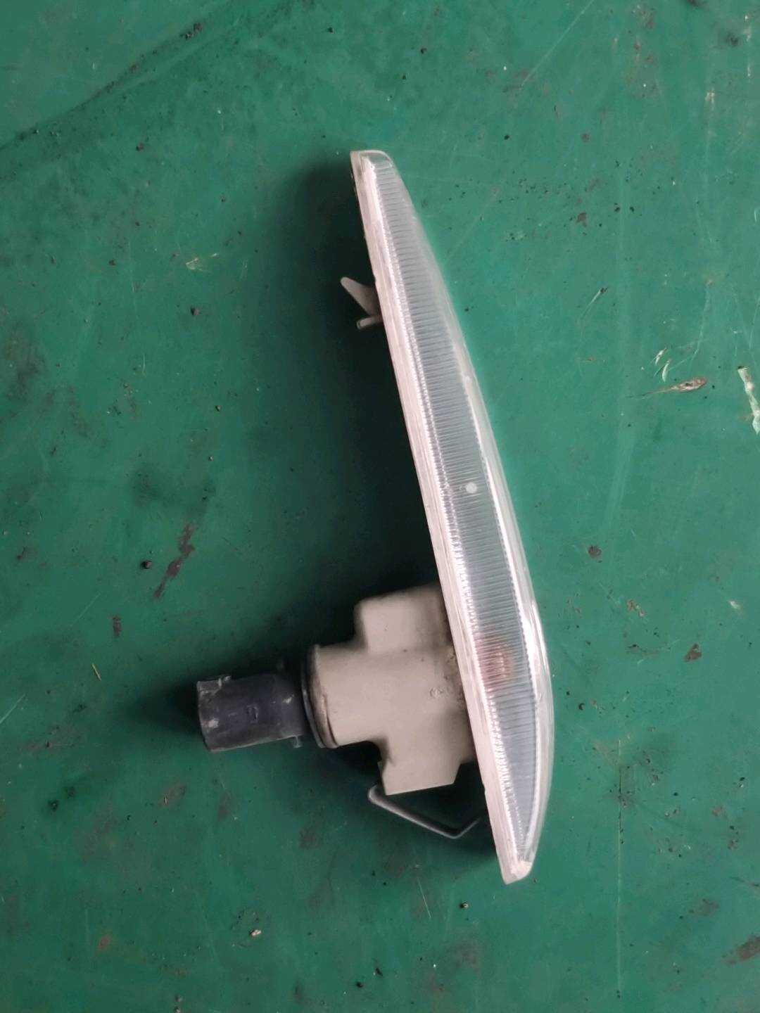 63137164757 前叶子板灯(左)