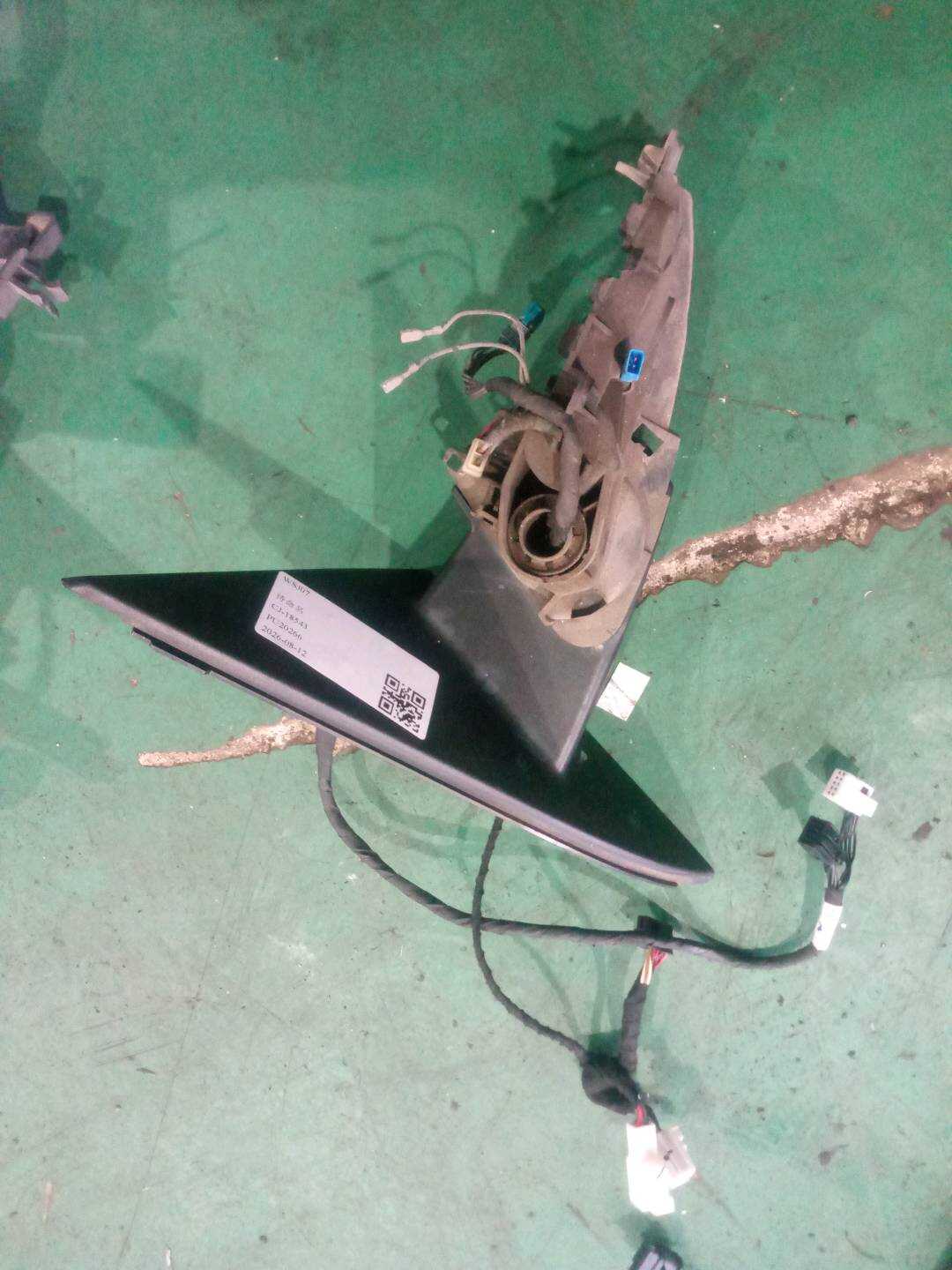 A1568102900 倒车镜固定座(左)