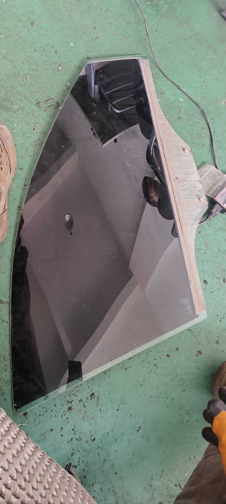 9071995 Front Door Glass, Right