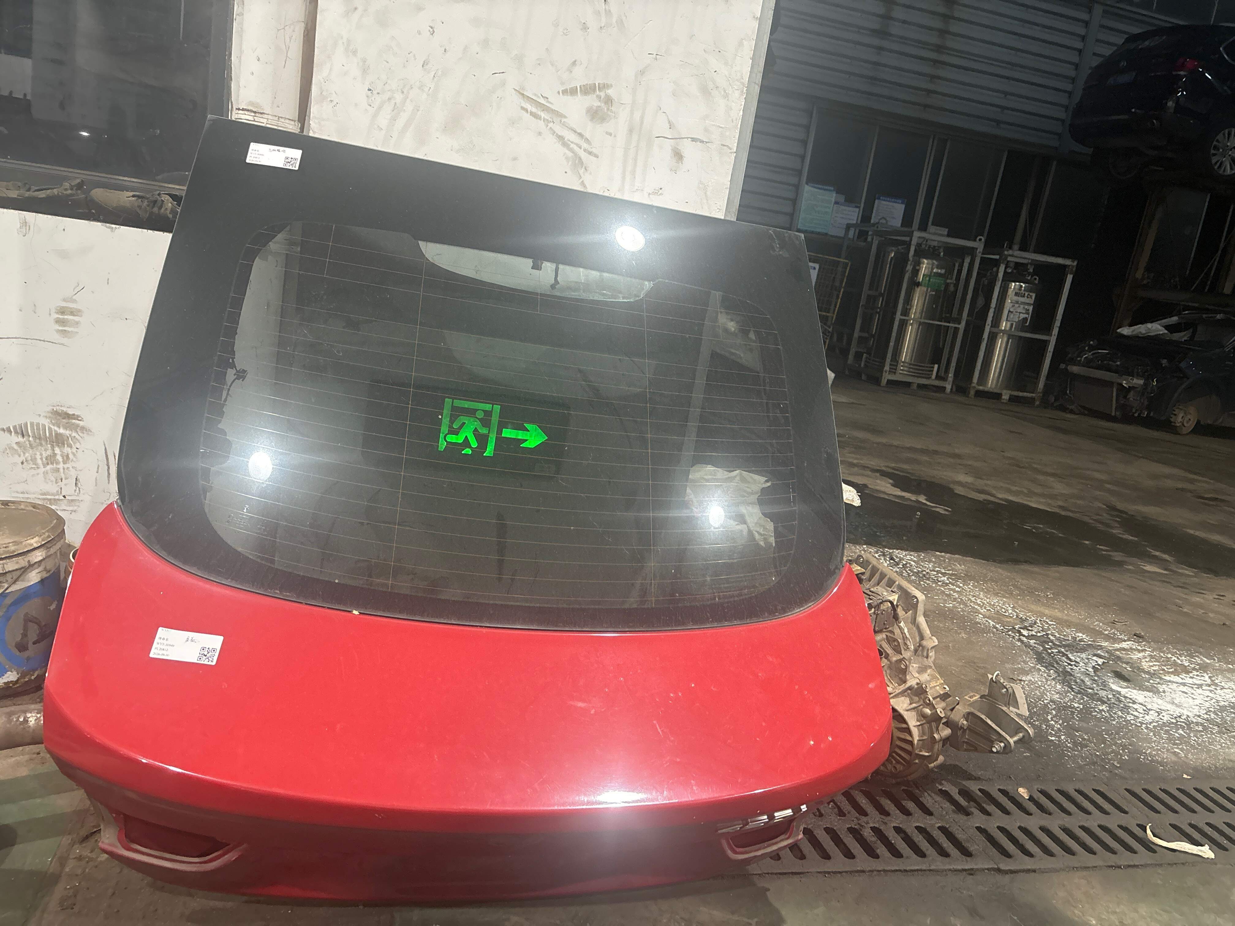 51317314613 Rear Windshield Glass