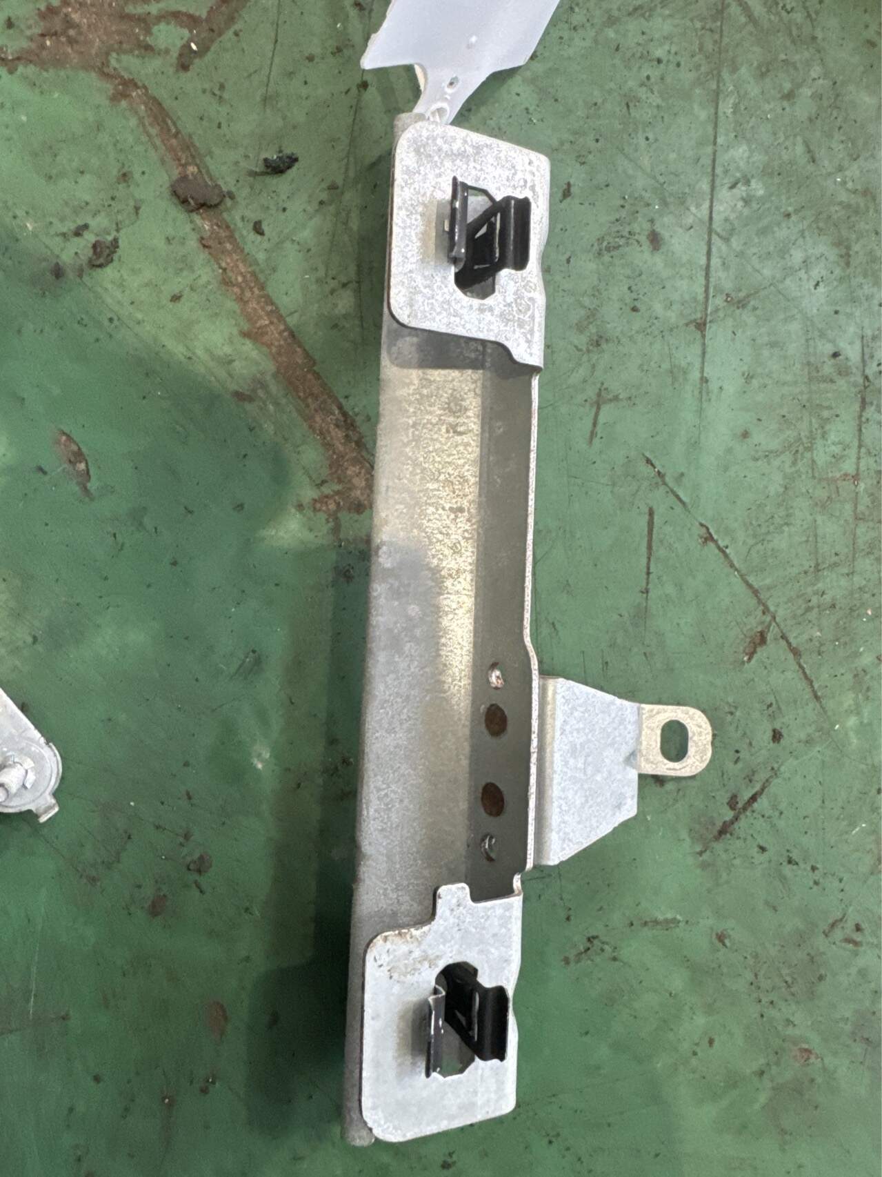 A1668100414 扶手支架(右后)