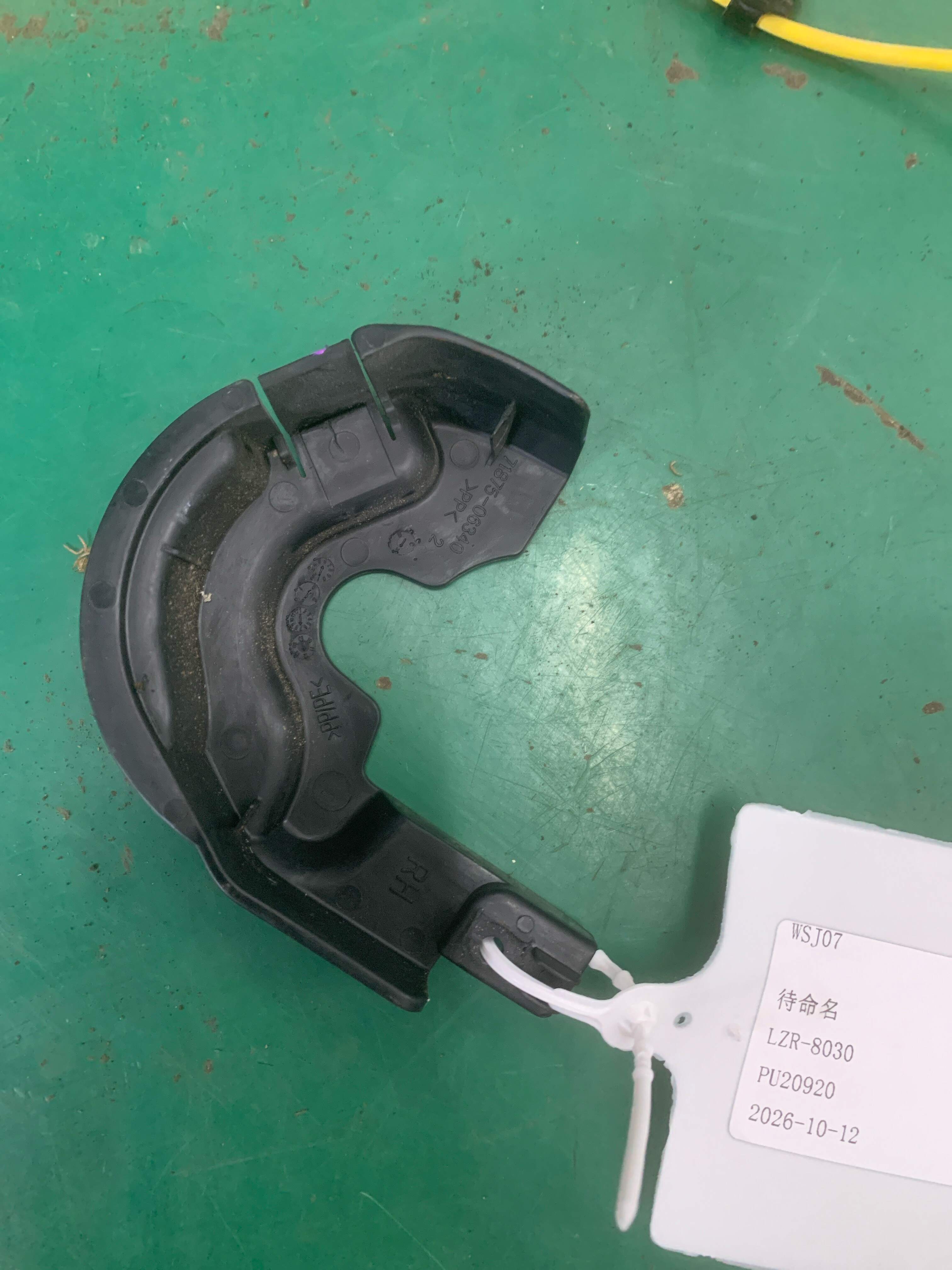 7187506340 右侧靠背倾角调节器内盖
