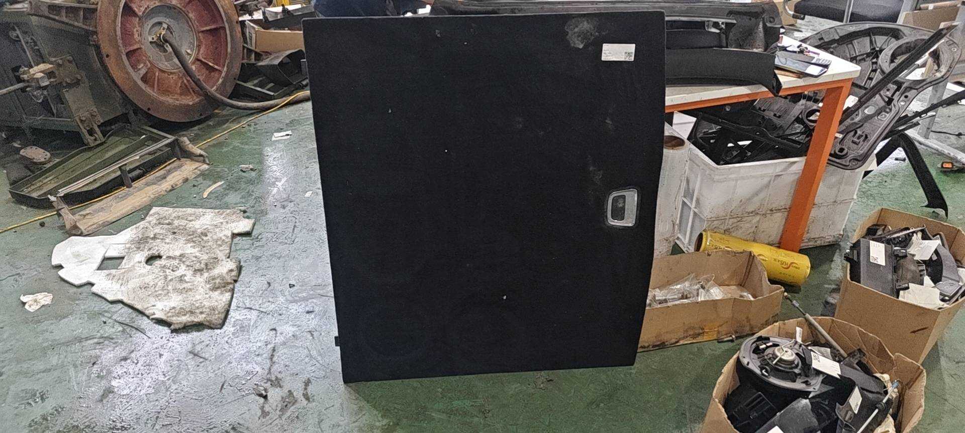 A16668087039H42 尾盖地板(后)