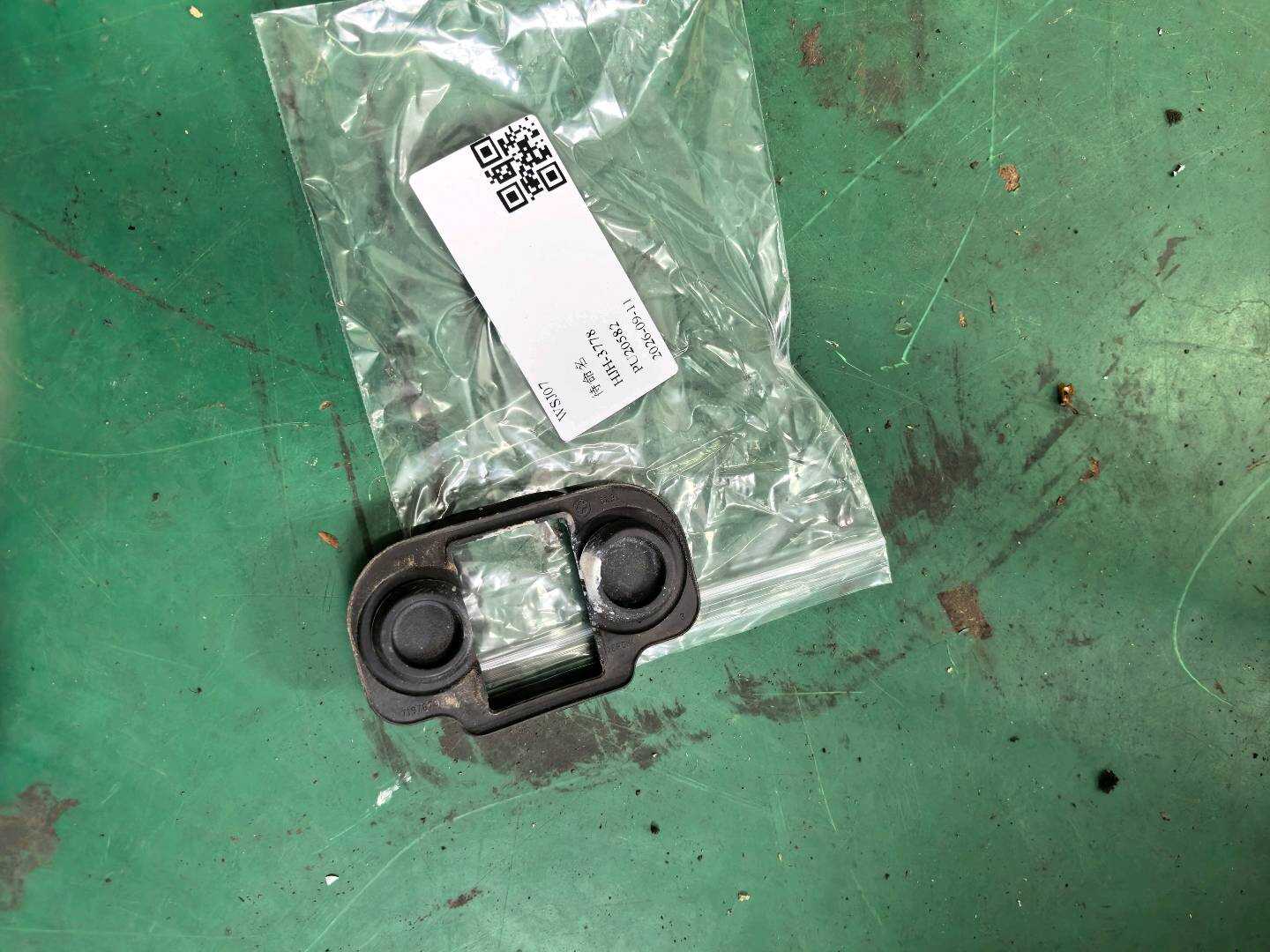 51227197878 后门限位器盖（右）