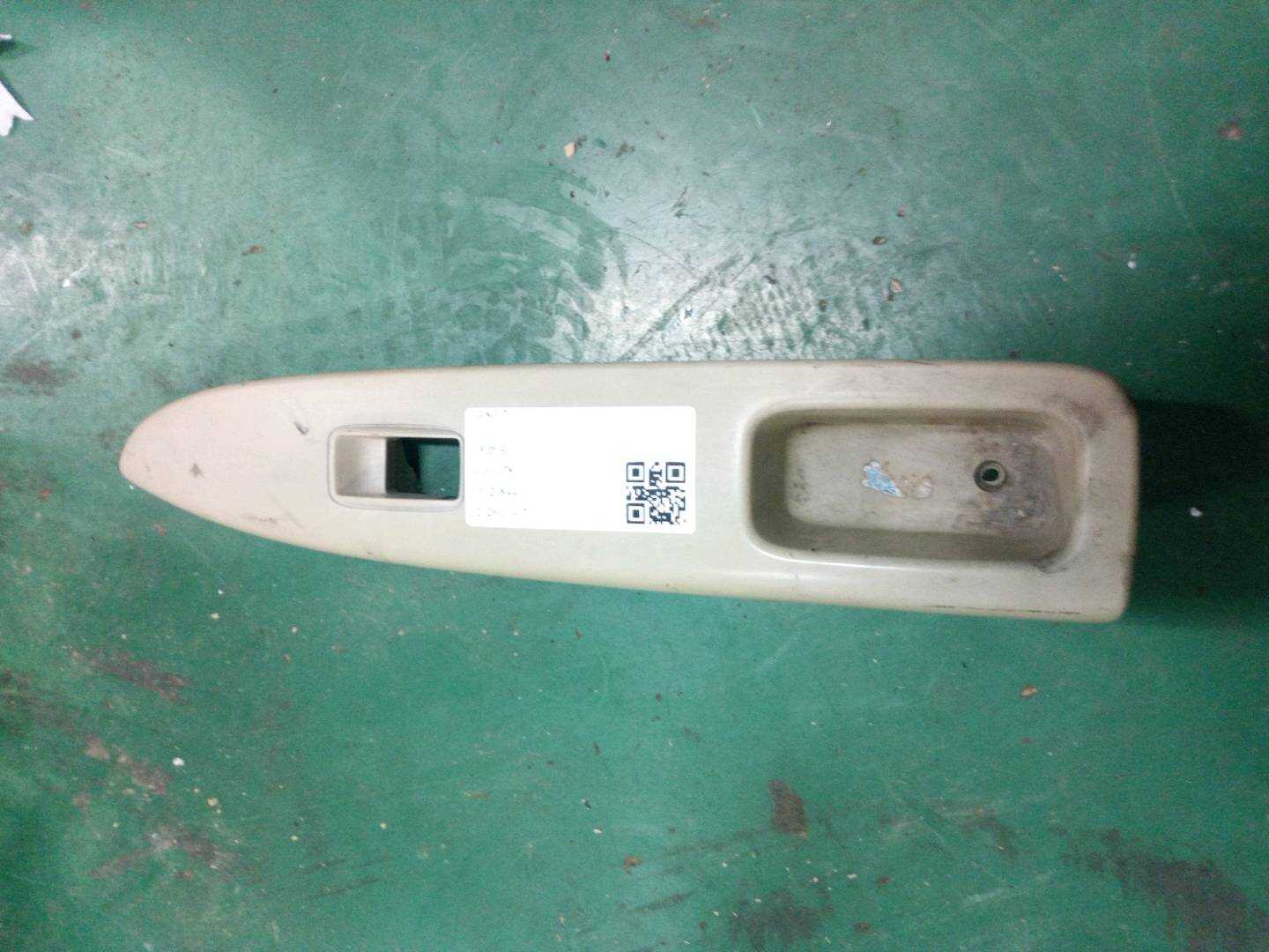 7423102160A0 前门玻璃升降开关装饰板(右)
