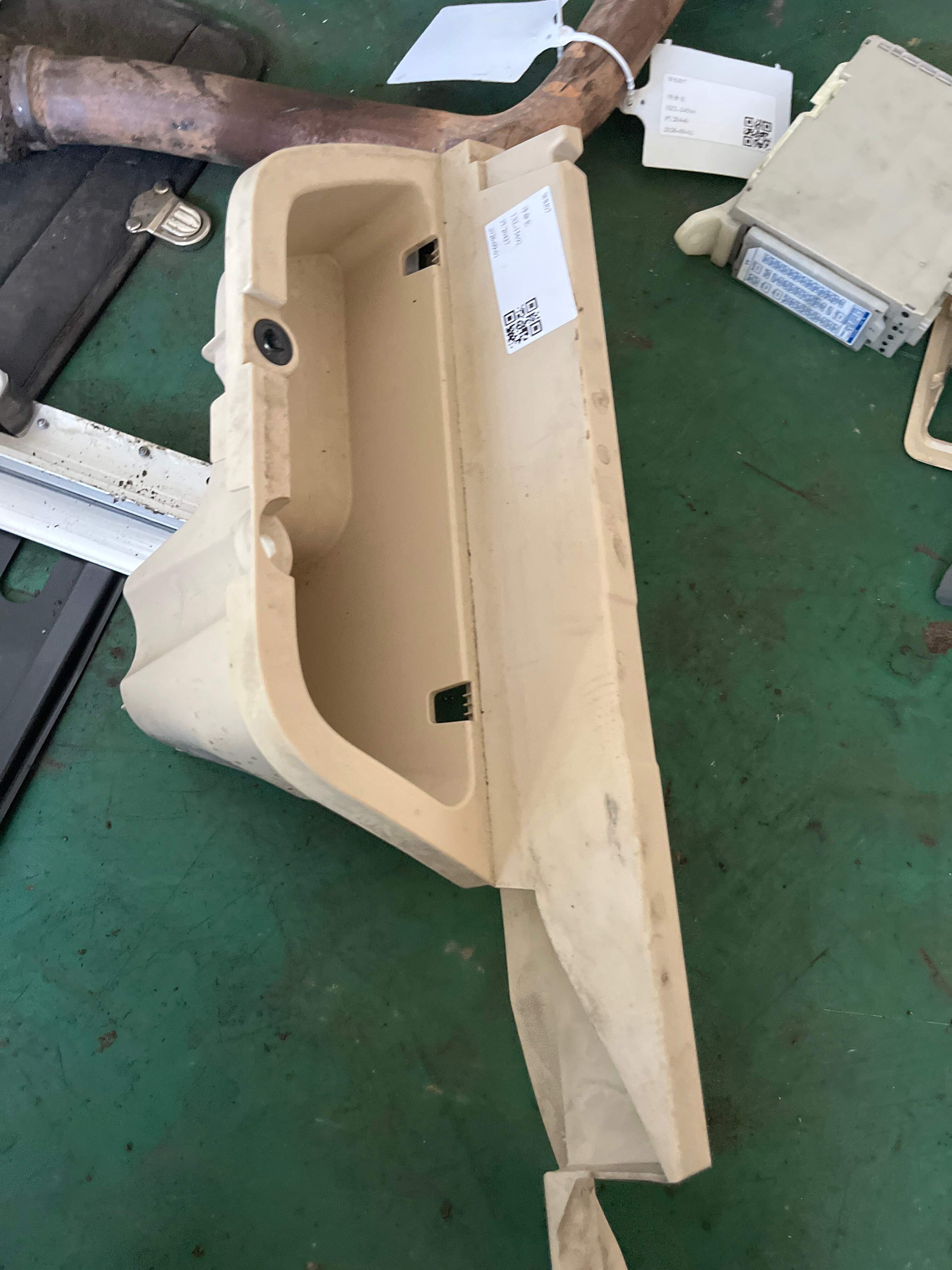 6442948010A0 行李箱工具盒(右)