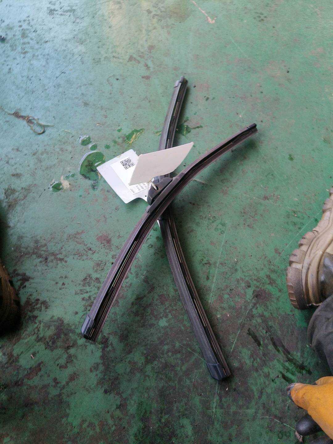 61610077821 Front Windshield Wiper Blade