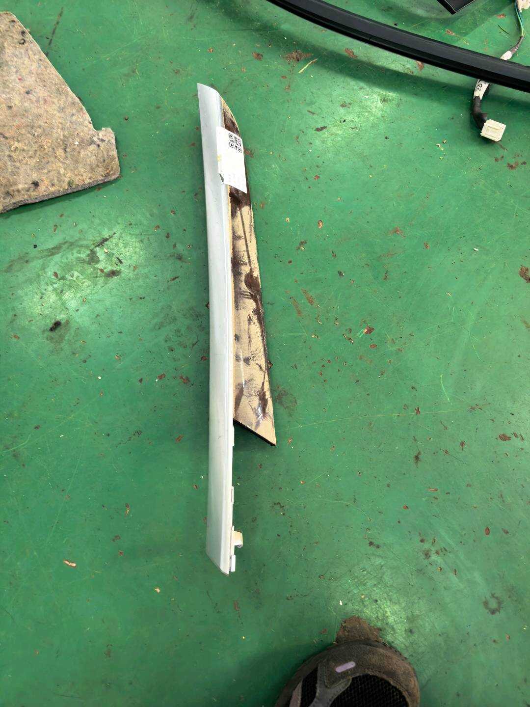 51417137177 前门内饰板装饰条(左上)