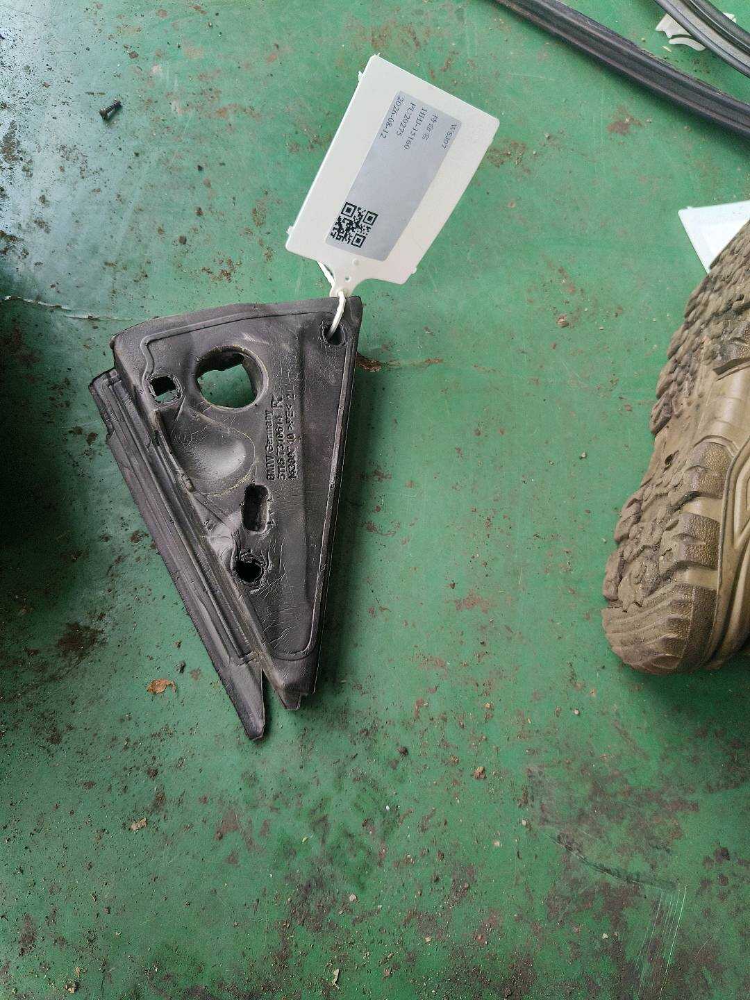 51167318614 Side Mirror Triangle Trim Panel (Right Outer)