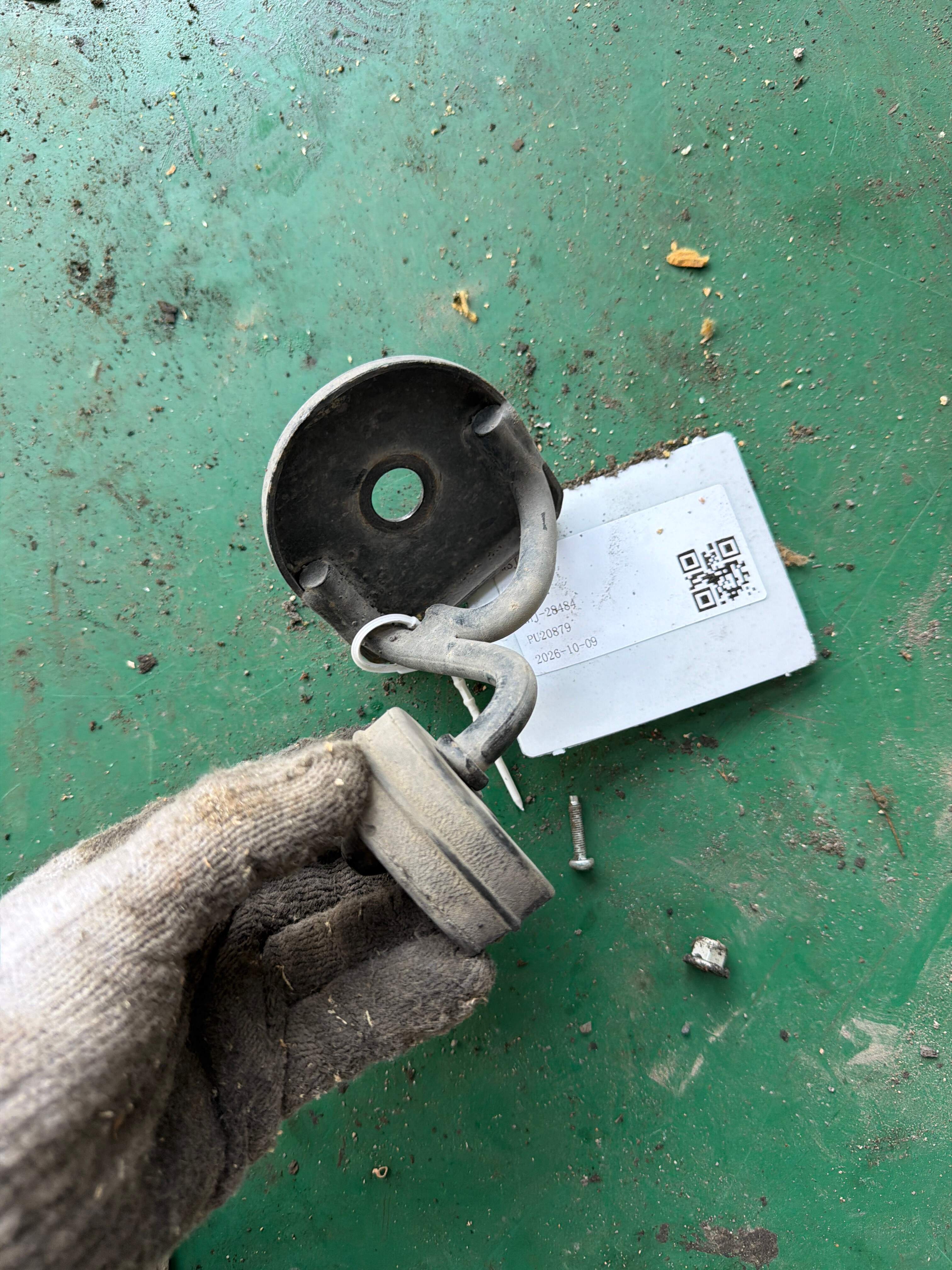 C2Z9569 Exhaust Pipe Bracket