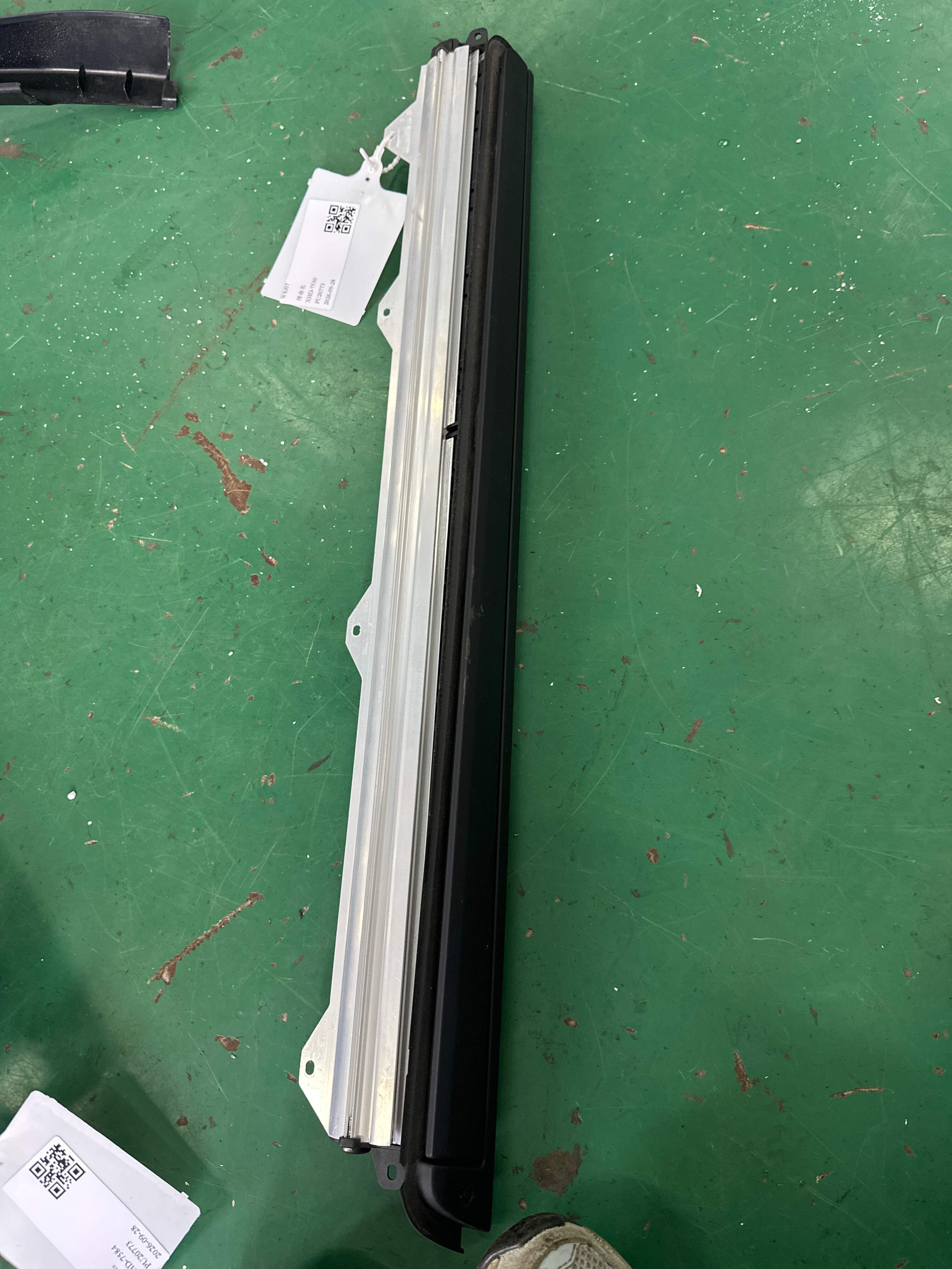 51427288148 后门遮阳帘(右)