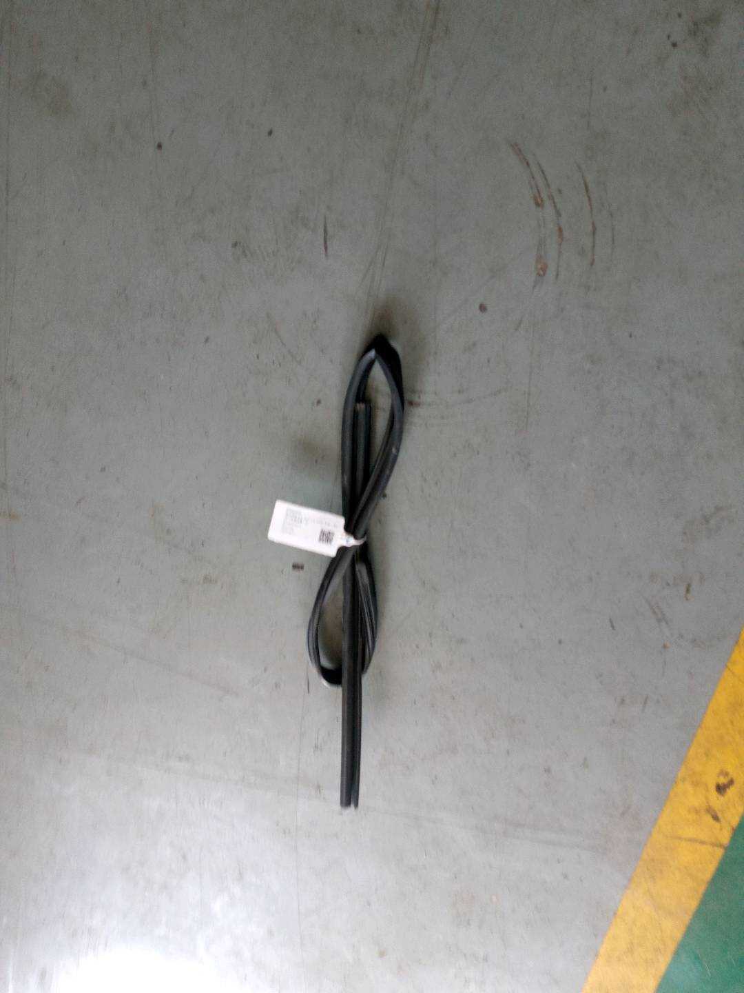 835401F000 后门玻璃绒槽(右)