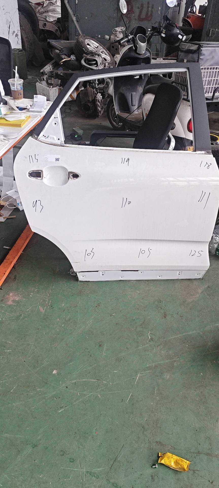 106200618601C15 右后车门本体总成