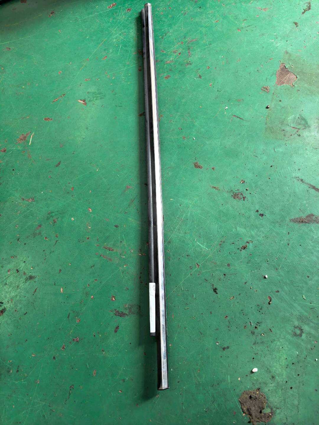 7571002120 前门玻璃压条(右外)