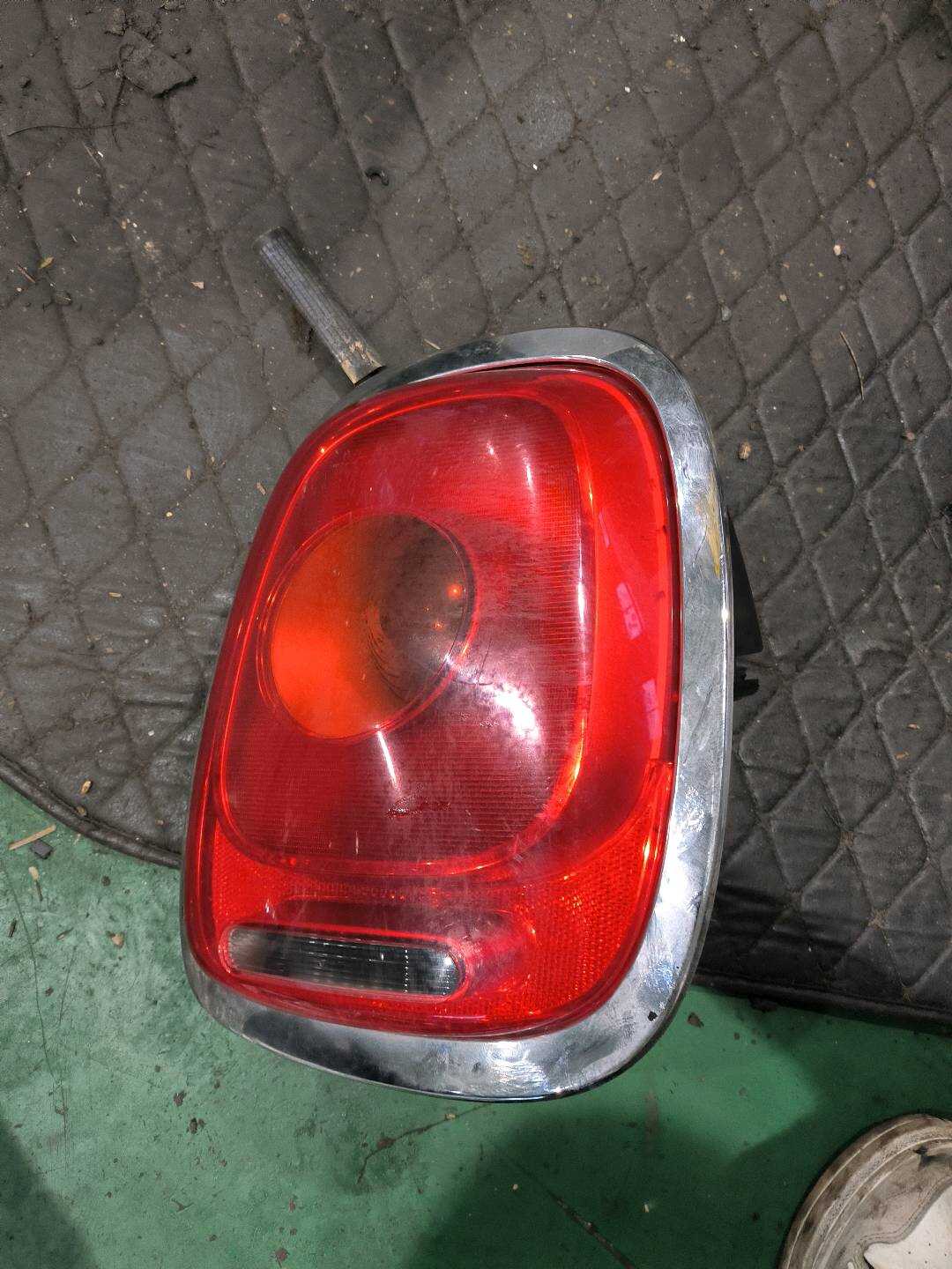 63217297434 尾灯半总成(右)