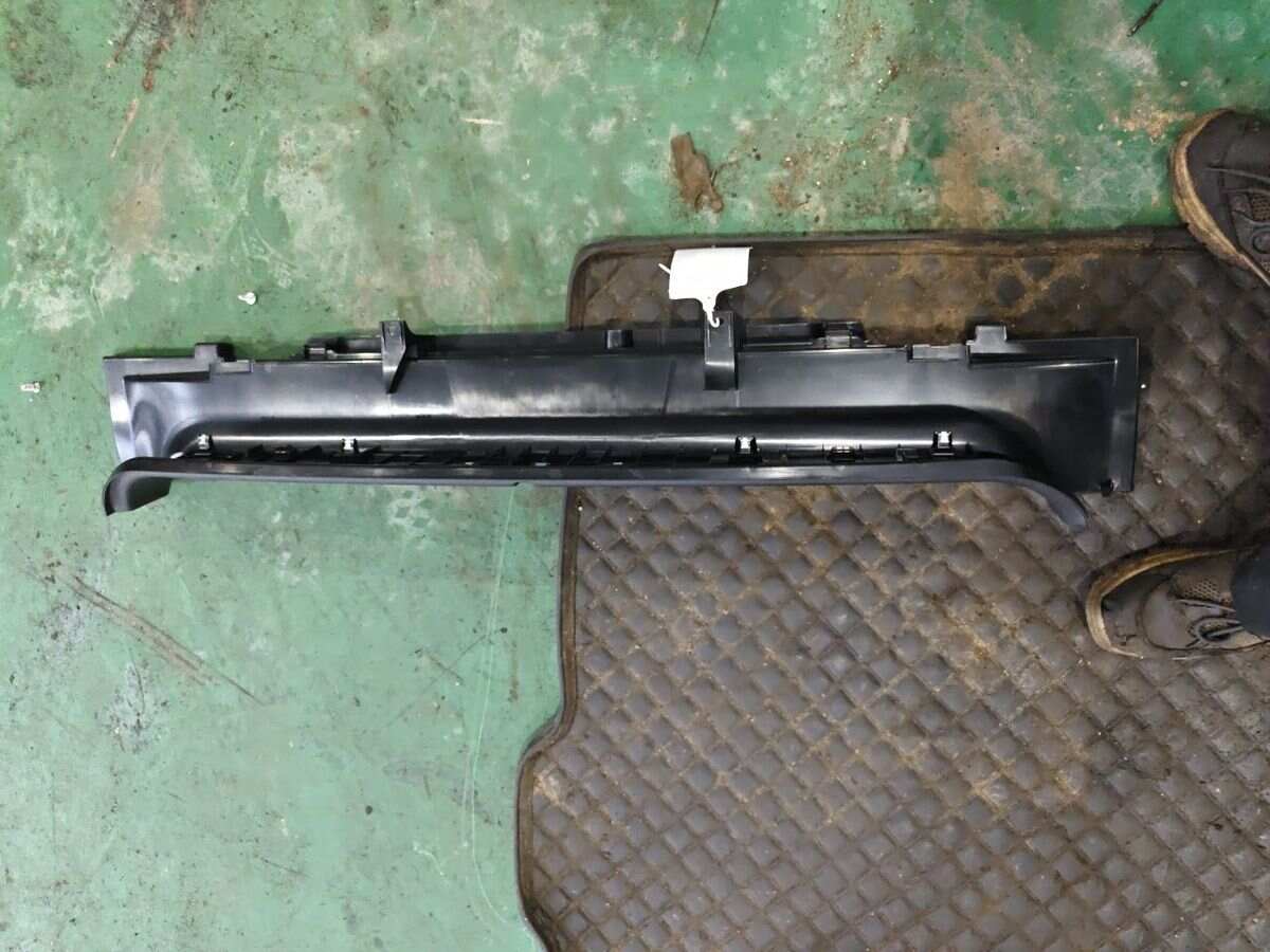 51477337592 Rear Upper Panel Trim