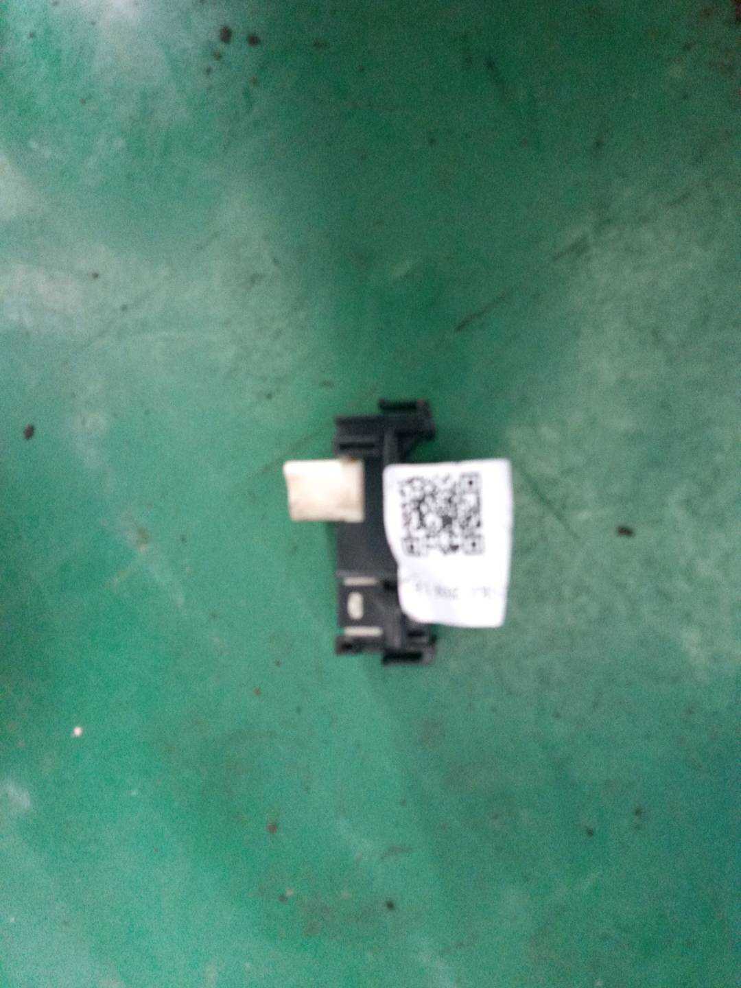 8481002100 前门玻璃升降开关(右)