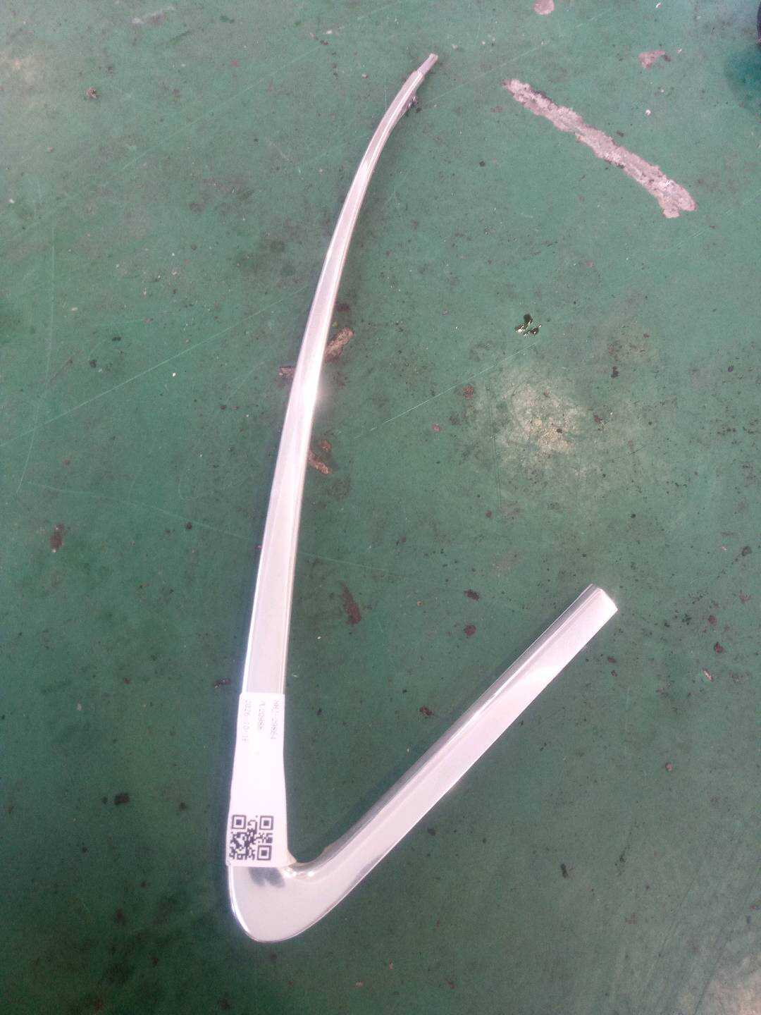 8E5853346E 后侧围玻璃饰条(右)