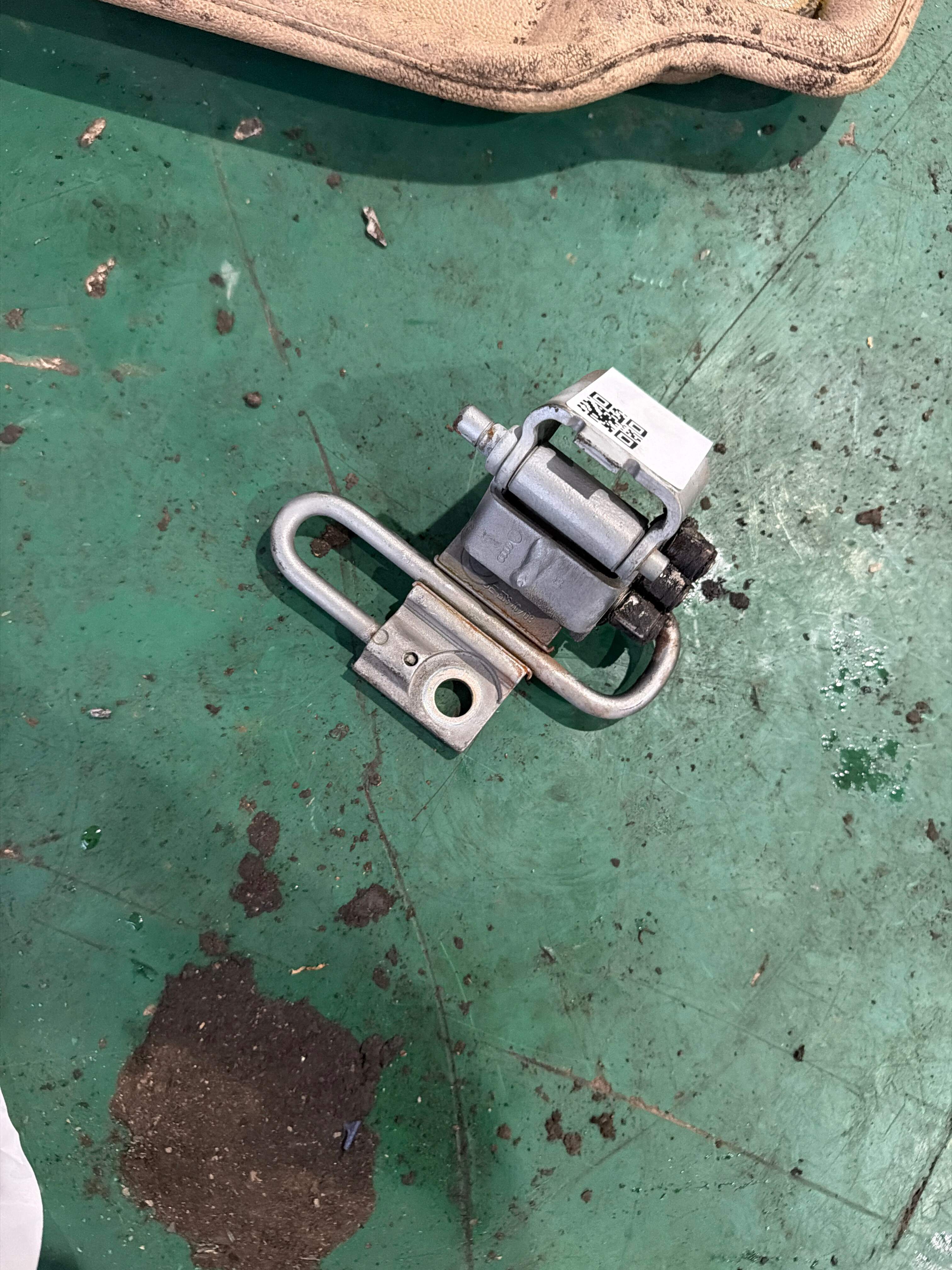 8E0831411 Front Door Hinge (Lower Left)