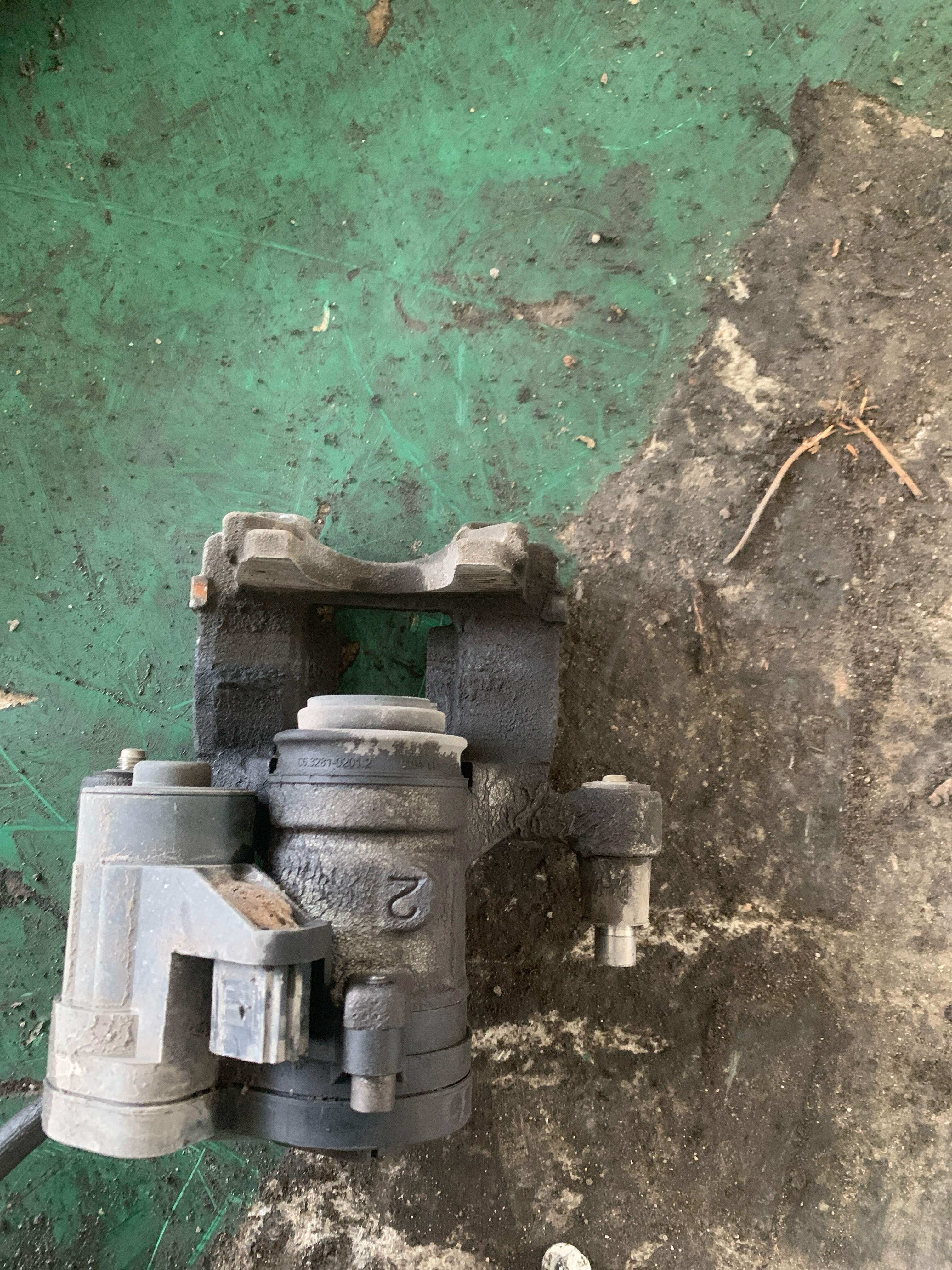 10588653 Rear Left Brake Caliper