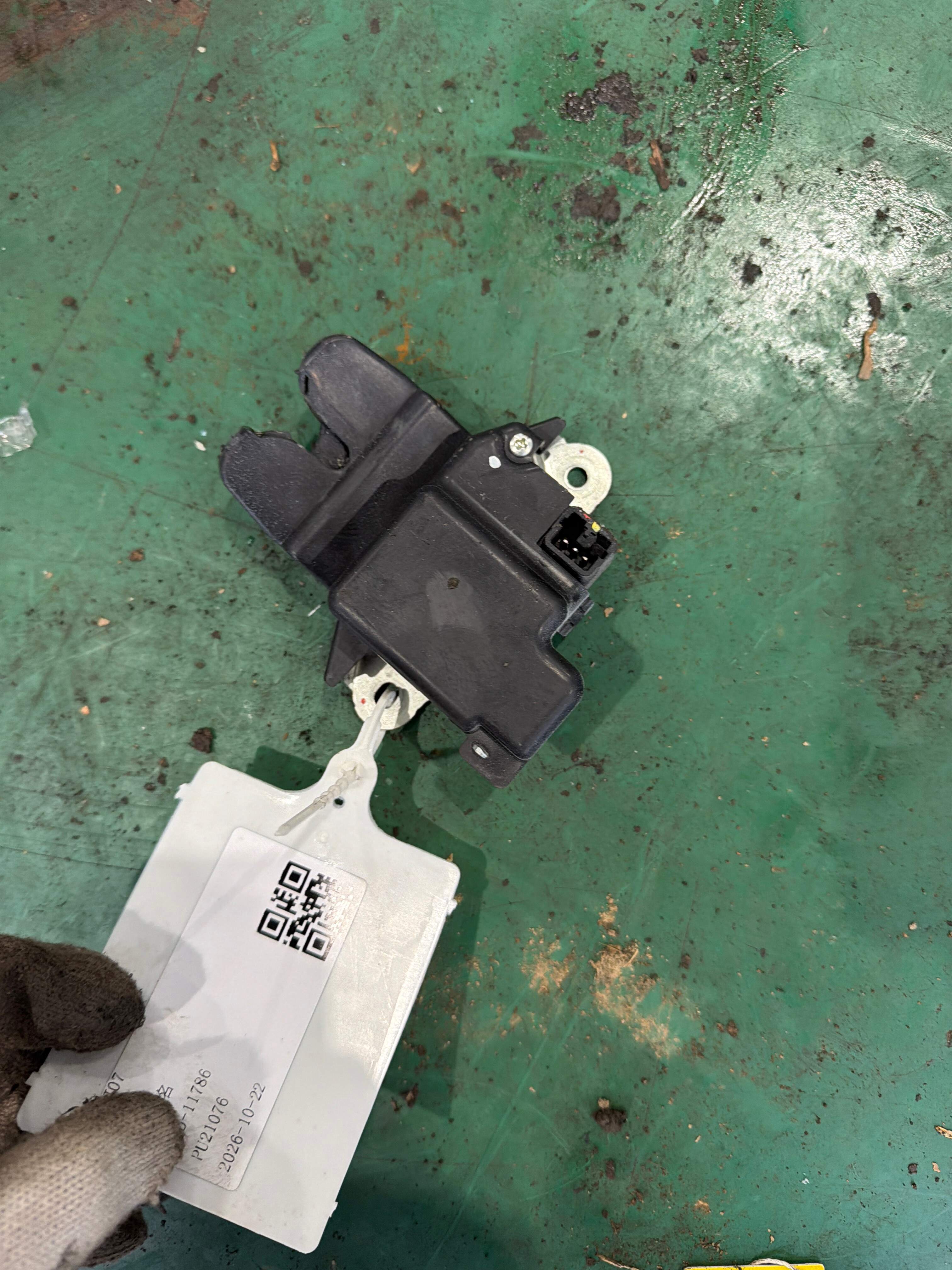 812304X020 Trunk Lid Lock Mechanism