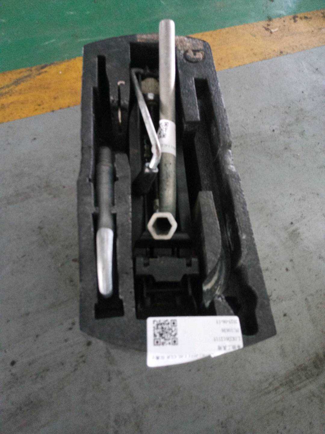 L1KD012115 备胎工具箱