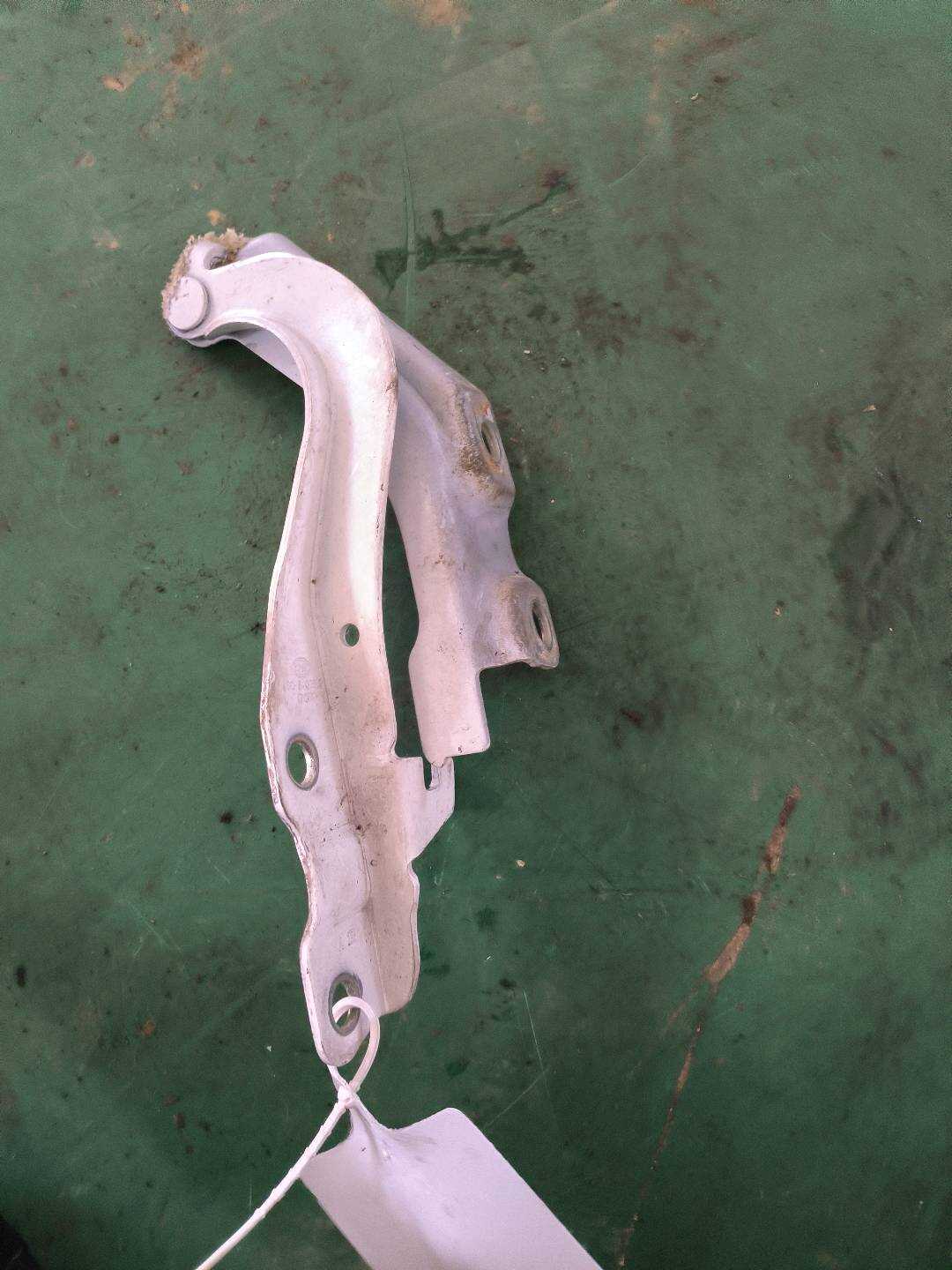 SC8402619 前舱盖右铰链总成