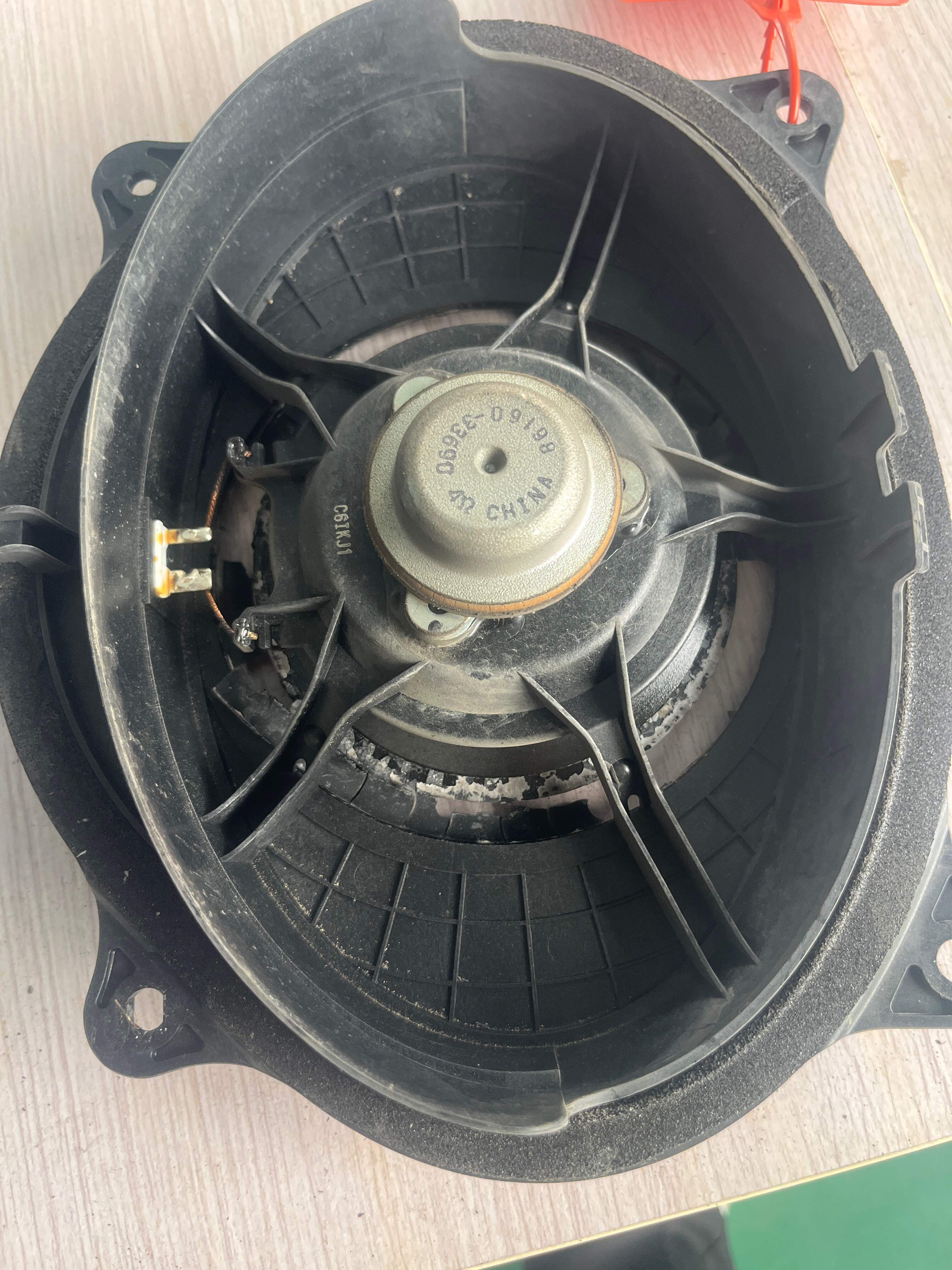 8616033690 前门扬声器(右)