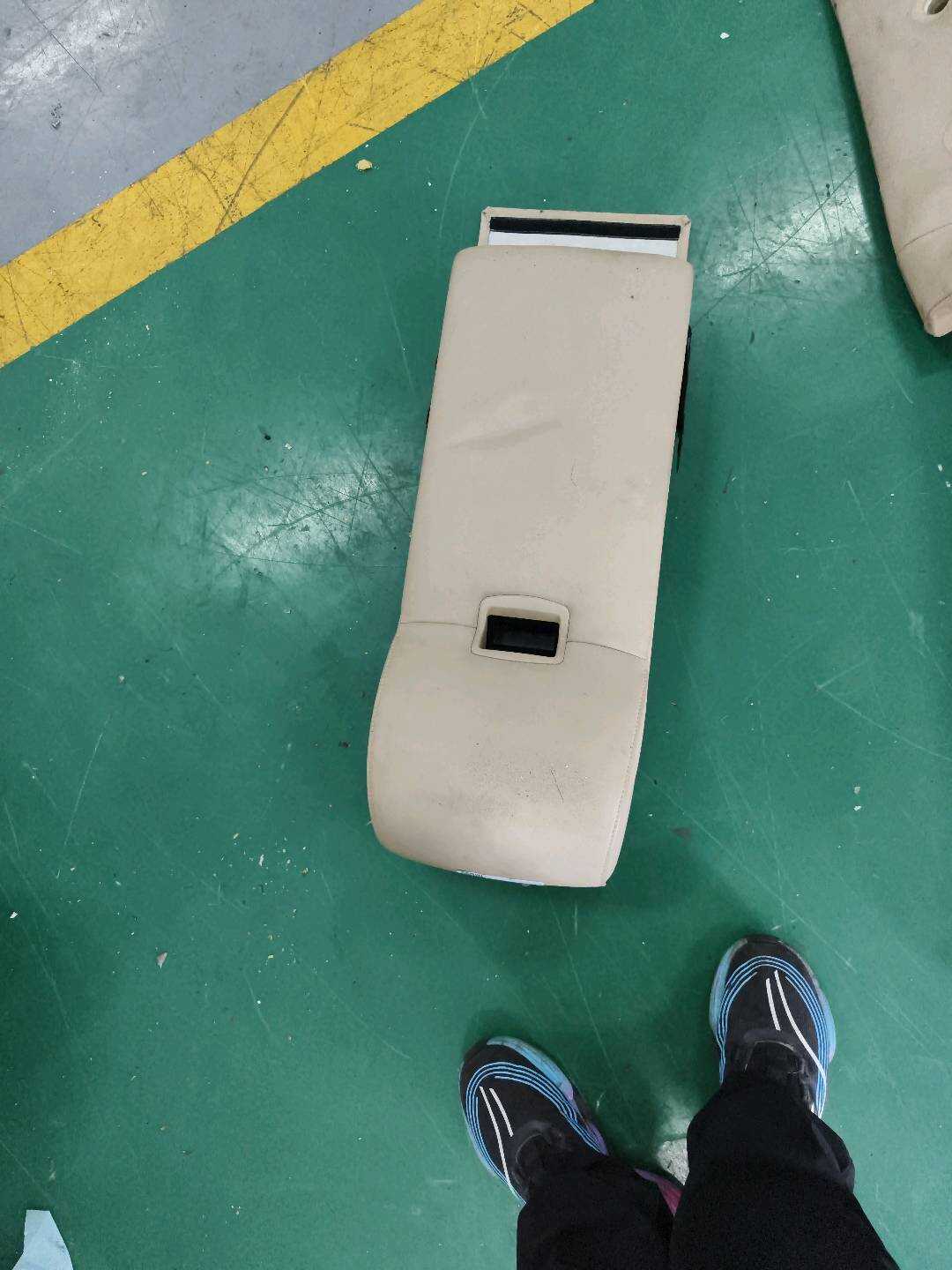 52206988616 后排座椅中央扶手箱