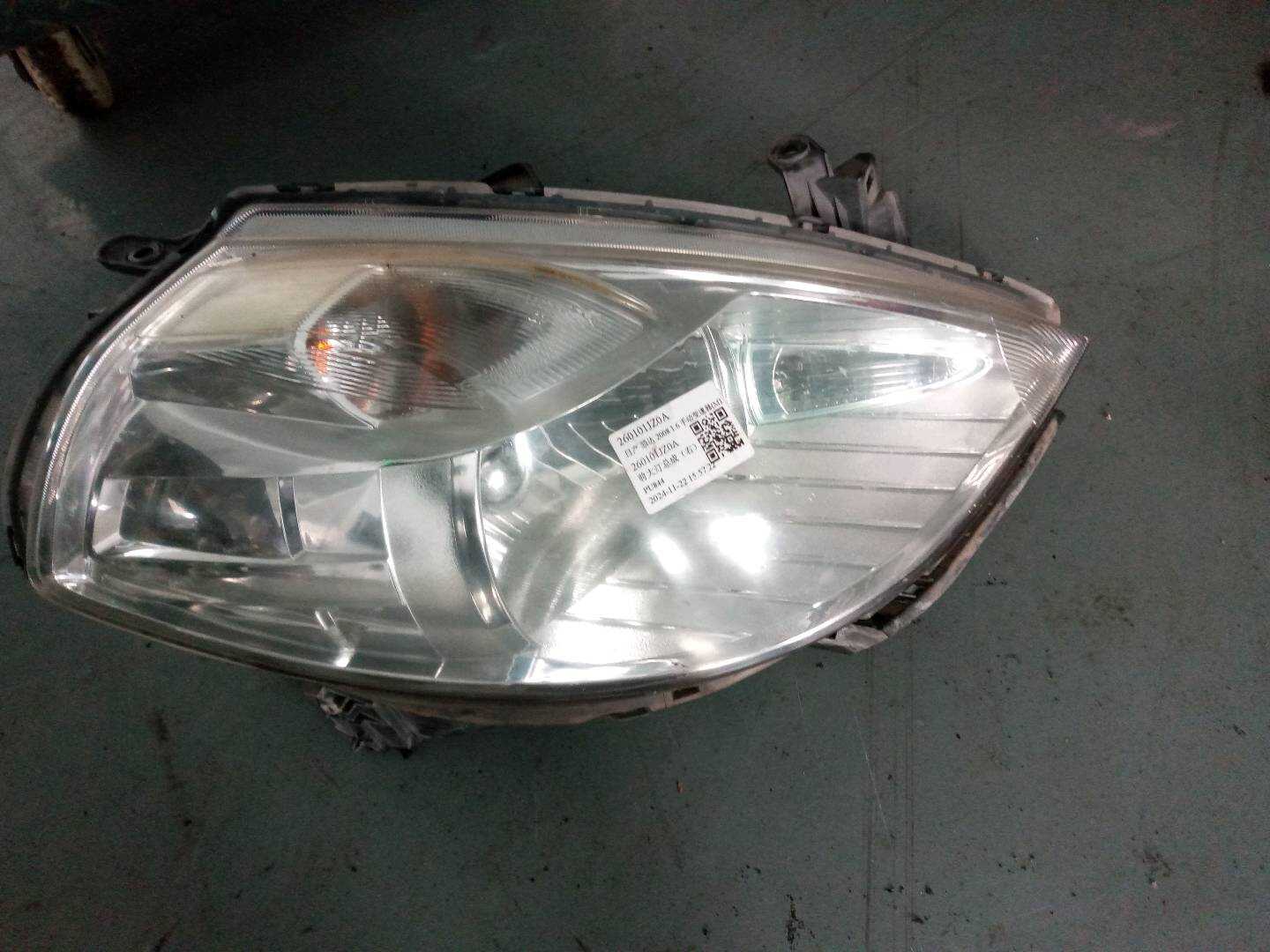 260101JZ0A 前大灯总成（右）