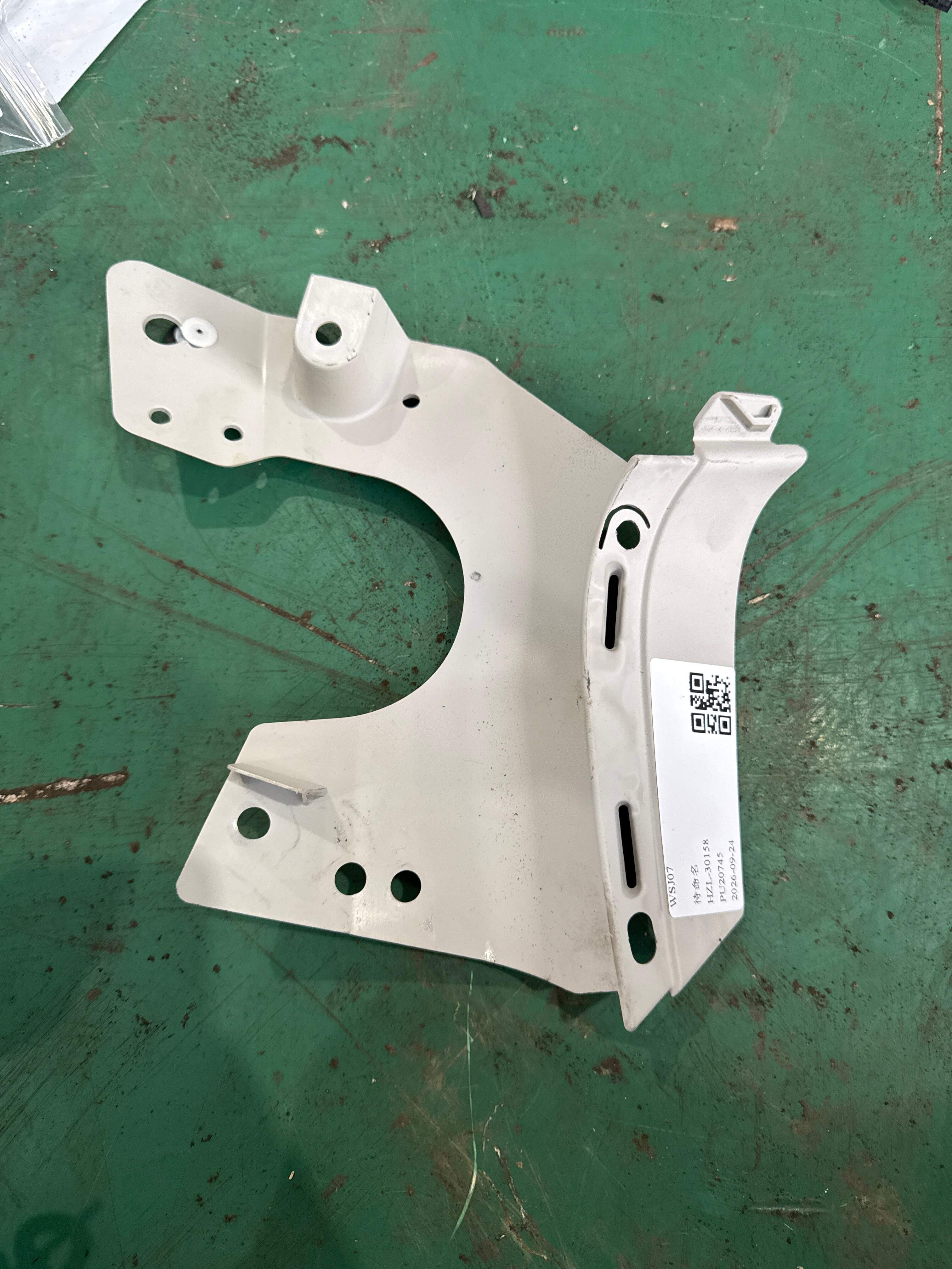LR032608 D-Pillar Inner Trim (Upper Right)