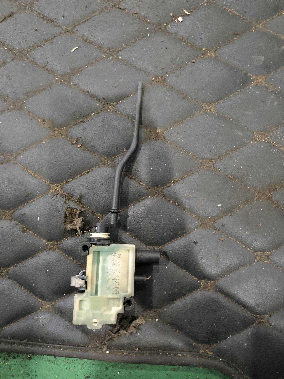 67116985879 燃油箱门开启执行器